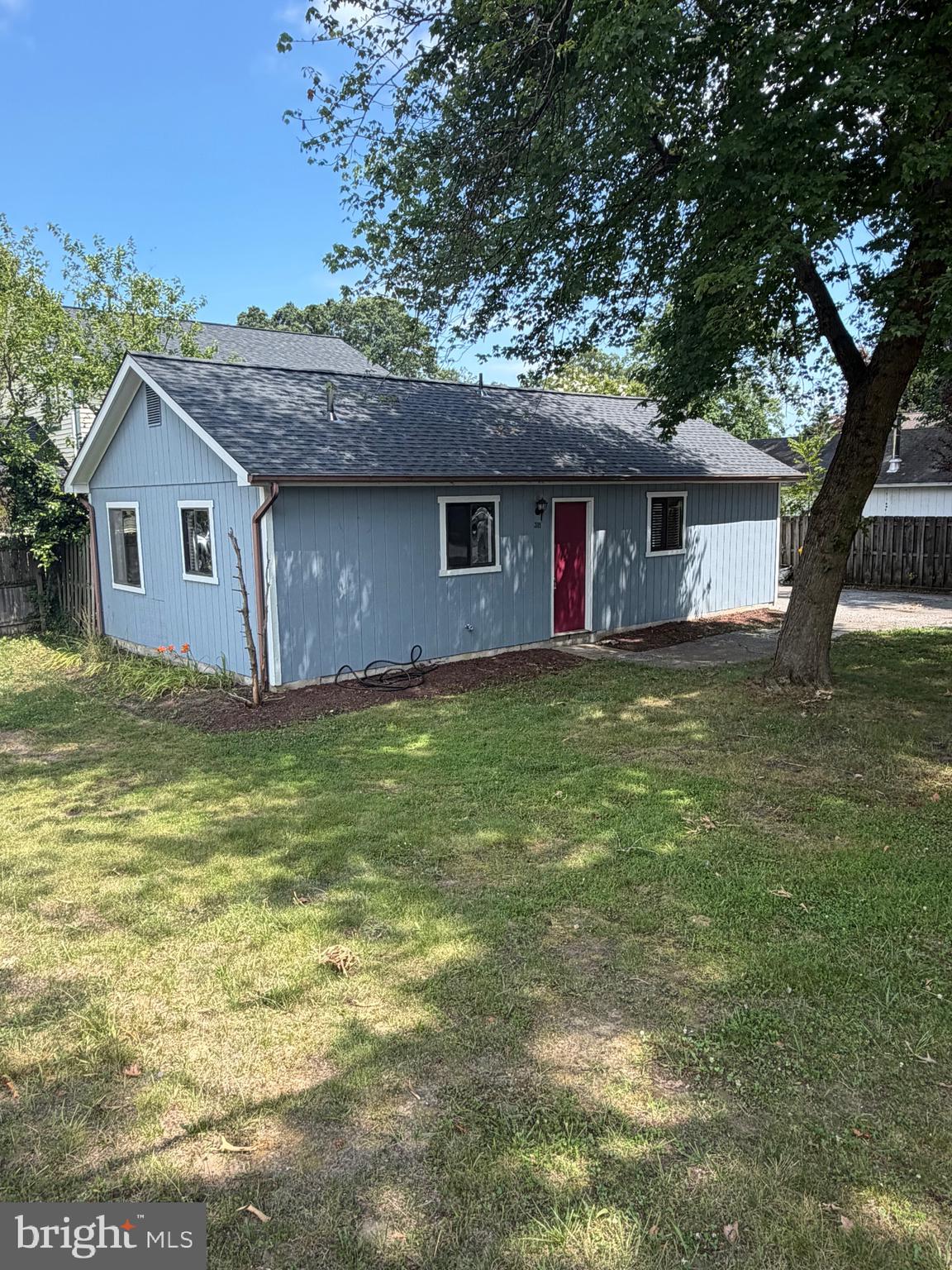 WOODLAND BEACH - Residential