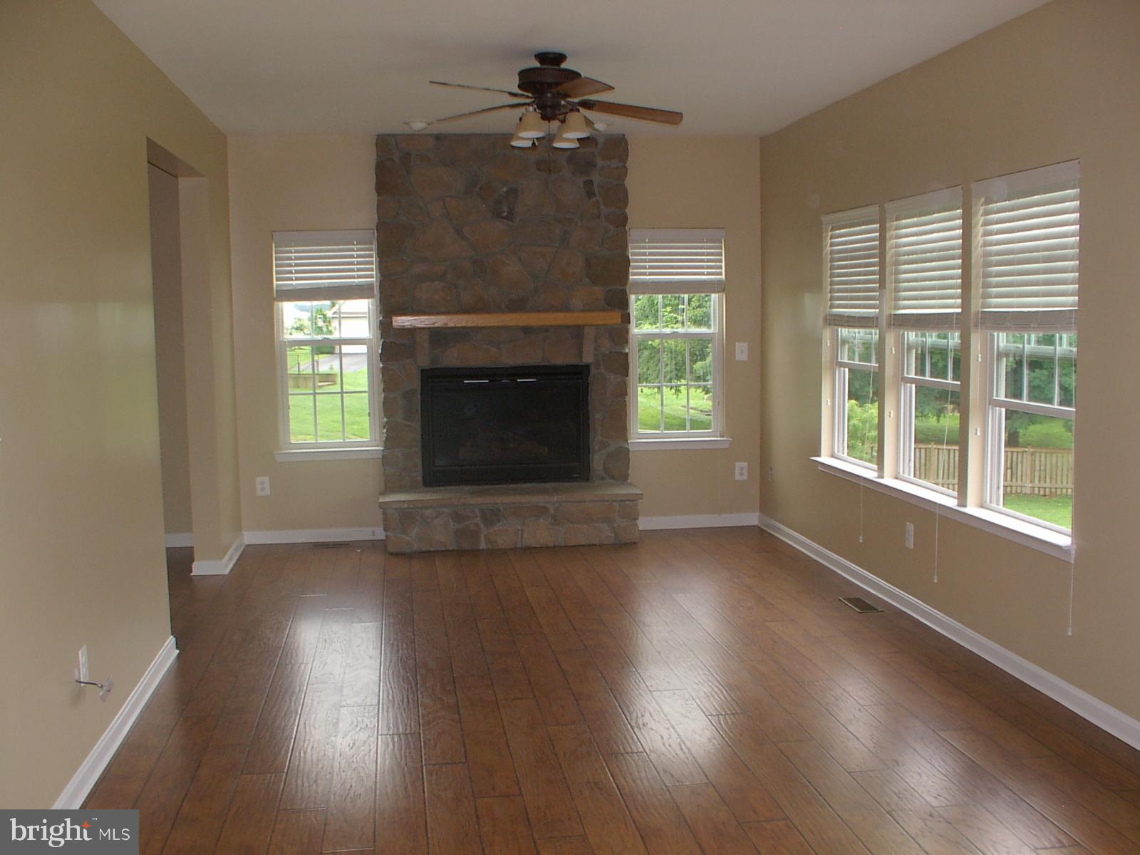 APPLE KNOLLS ESTATES - Residential