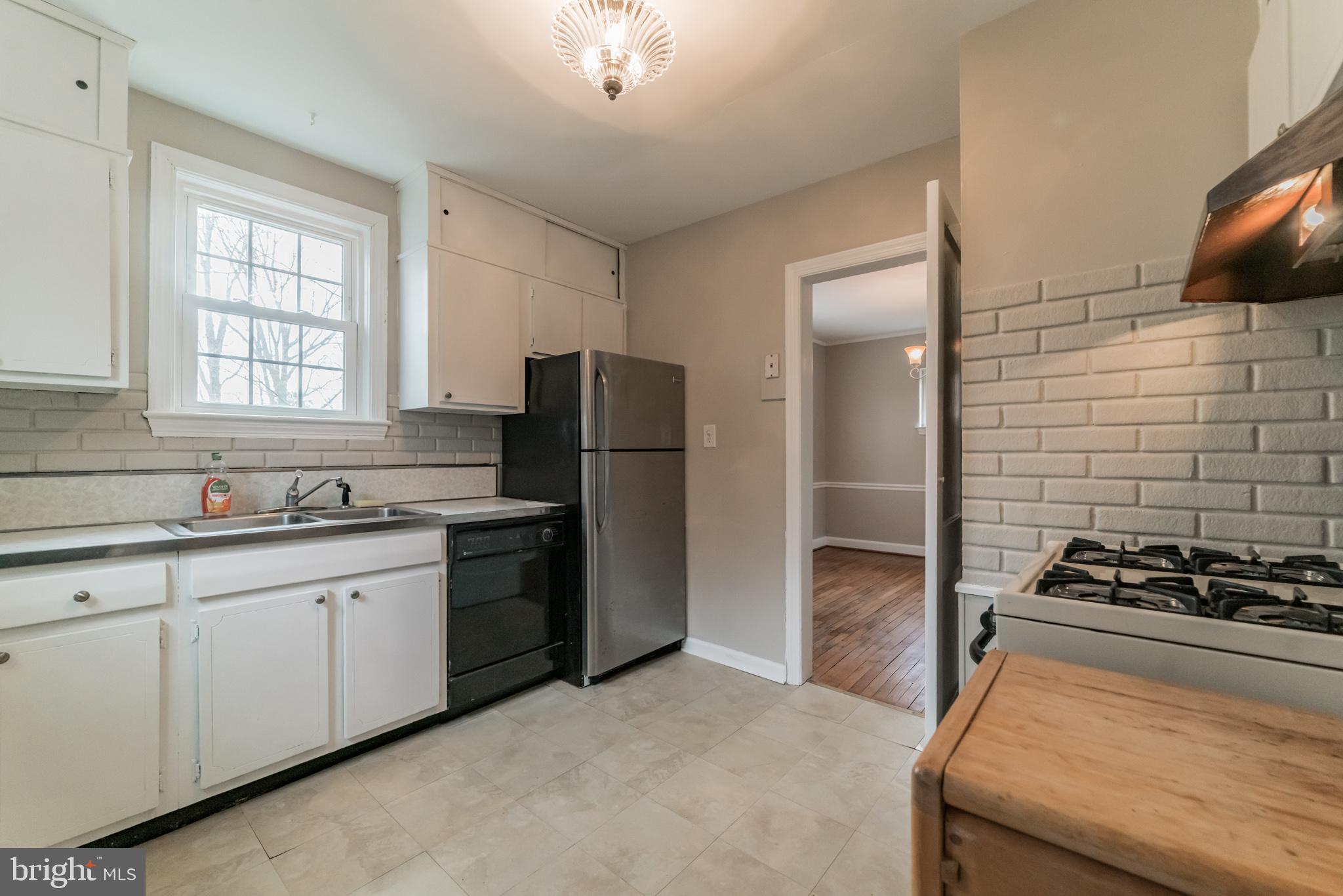 CAROLE HIGHLANDS - Residential