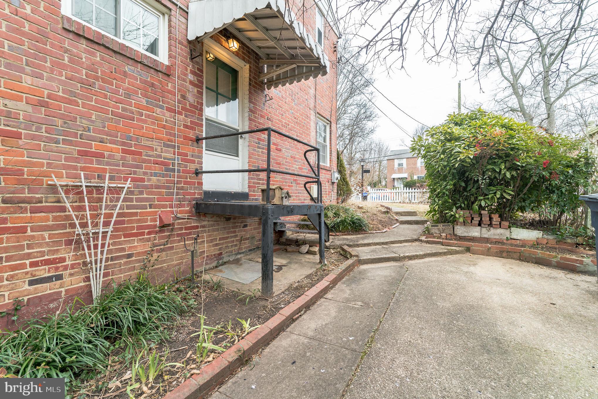 CAROLE HIGHLANDS - Residential