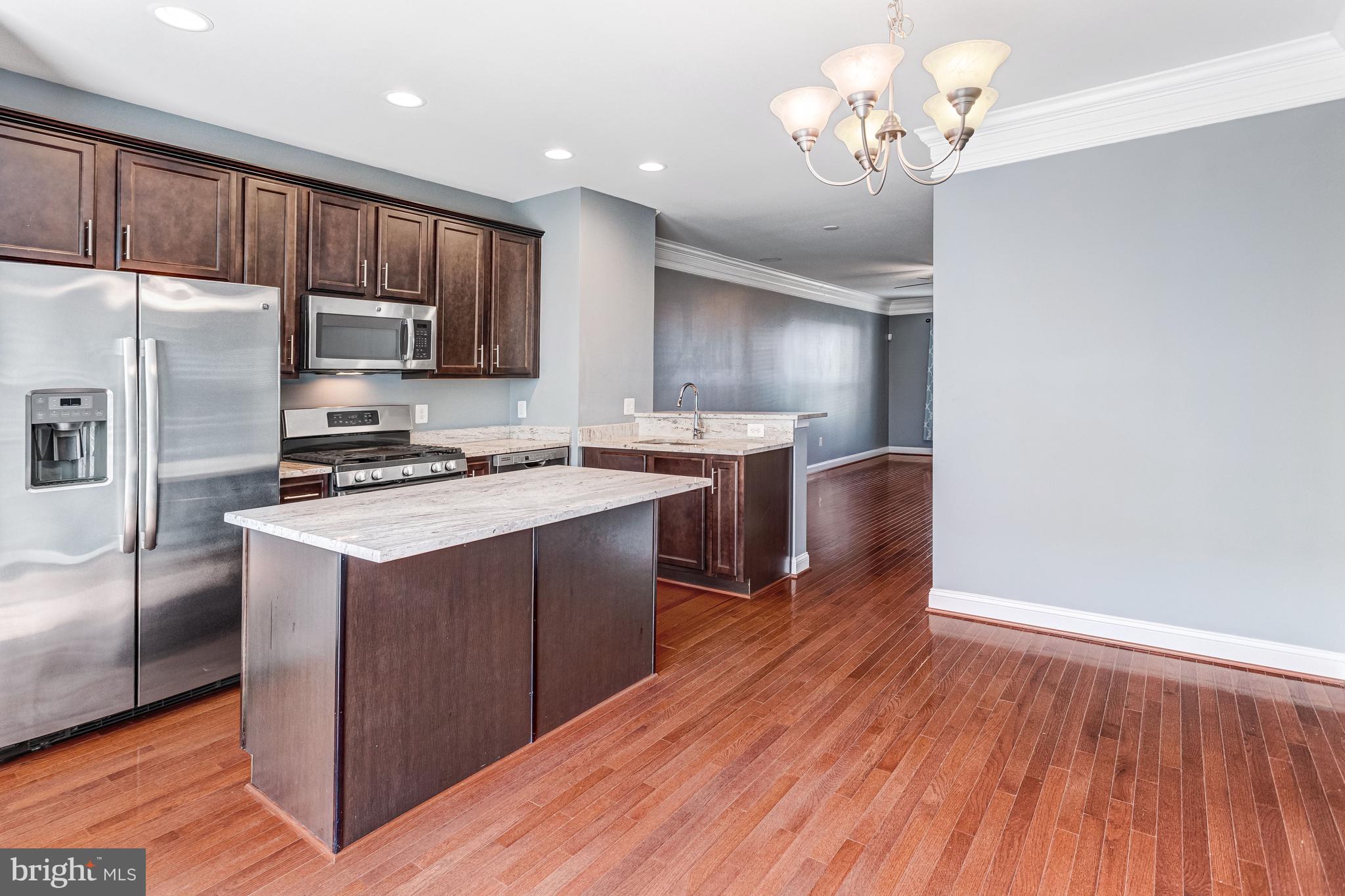TRIANGLE HIGHLANDS CONDO - Residential