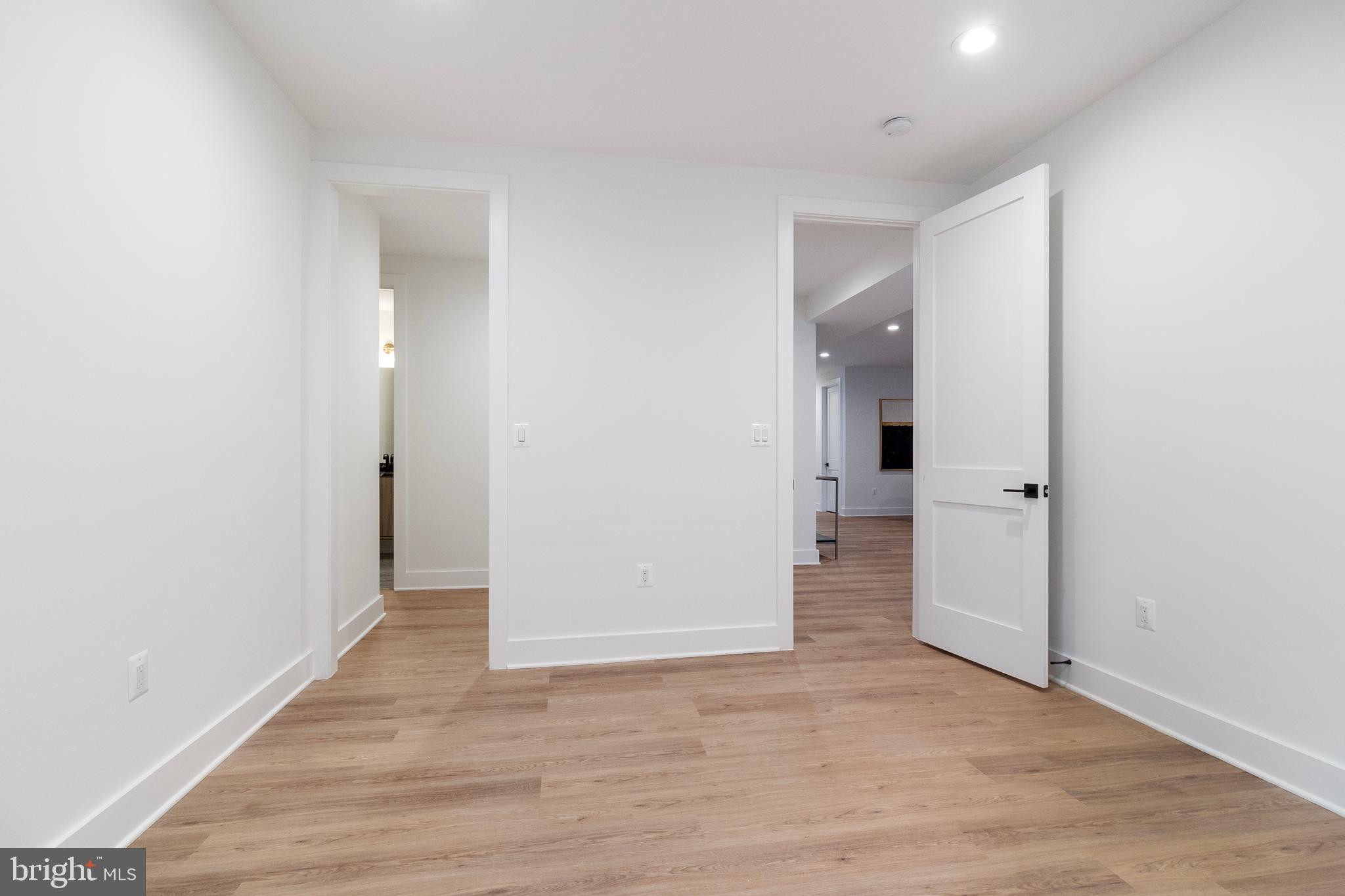 BROYHILLS MCLEAN ESTATES - Residential