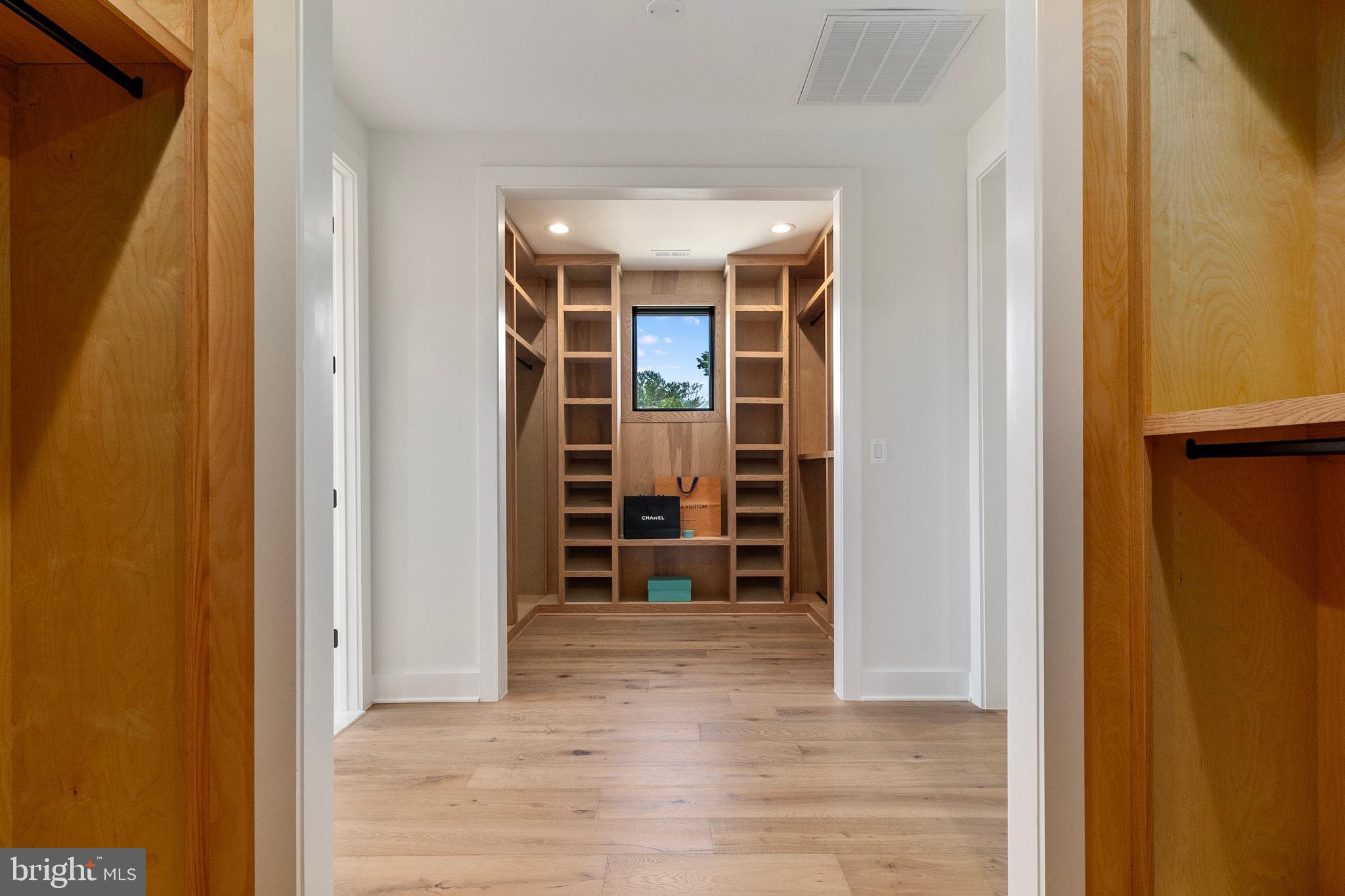 BROYHILLS MCLEAN ESTATES - Residential