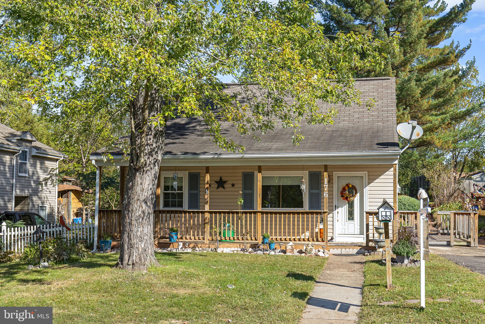 PRICE ENHANCED for the  Buyer's benefit!!  Very well maintained Cape Cod close to everything Manassas Park and Manassas have to offer! Eateries, shopping, bus, commuter train. Close to Rt-28 corridor and I-66.  3 bedrooms ,  2 main and 1 upper. Up stair room  used as 3rd bedroom and Laundry room with Washer and Dryer included. Upper level with fresh paint! Main level with recent paint!  
Nice large lot with most fenced. Deck out kitchen door and side of house. Full front porch. Quality replacement vinyl windows throughout. Vinyl siding and 2 storm doors.  Roof replaced recently. 
Central AC and Natural Gas forced air heat. Natural gas water heater and kitchen range.
Home warranty provided by Seller!

The Time is Right! Now!