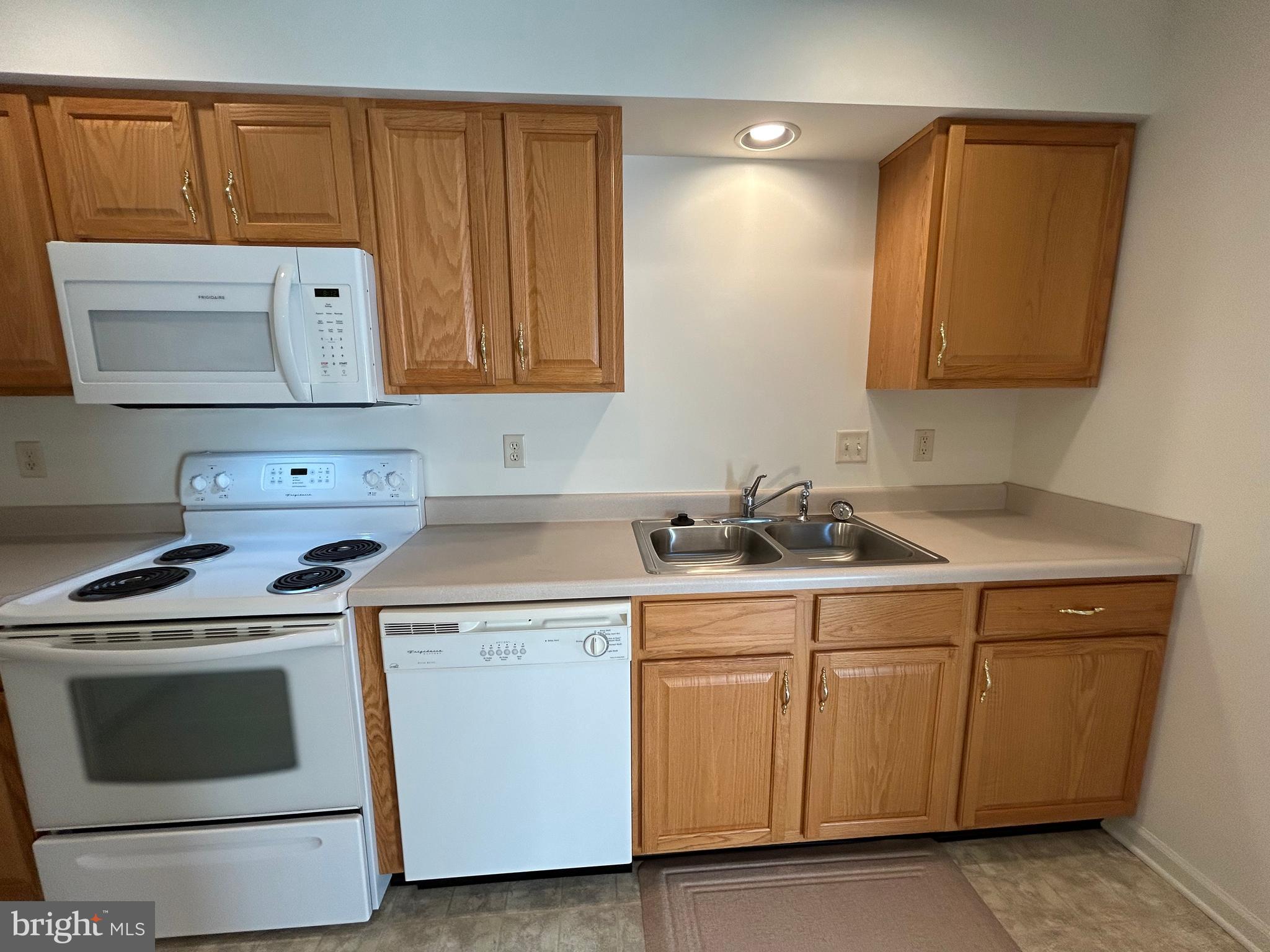 CHARLES COURT - Residential