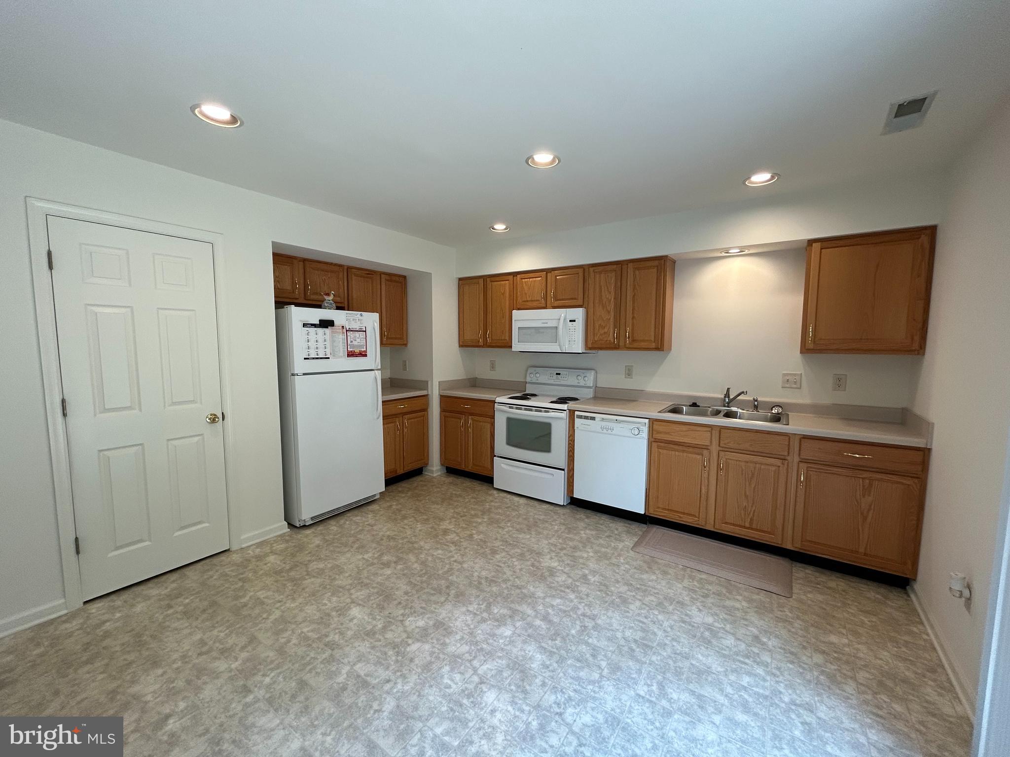 CHARLES COURT - Residential