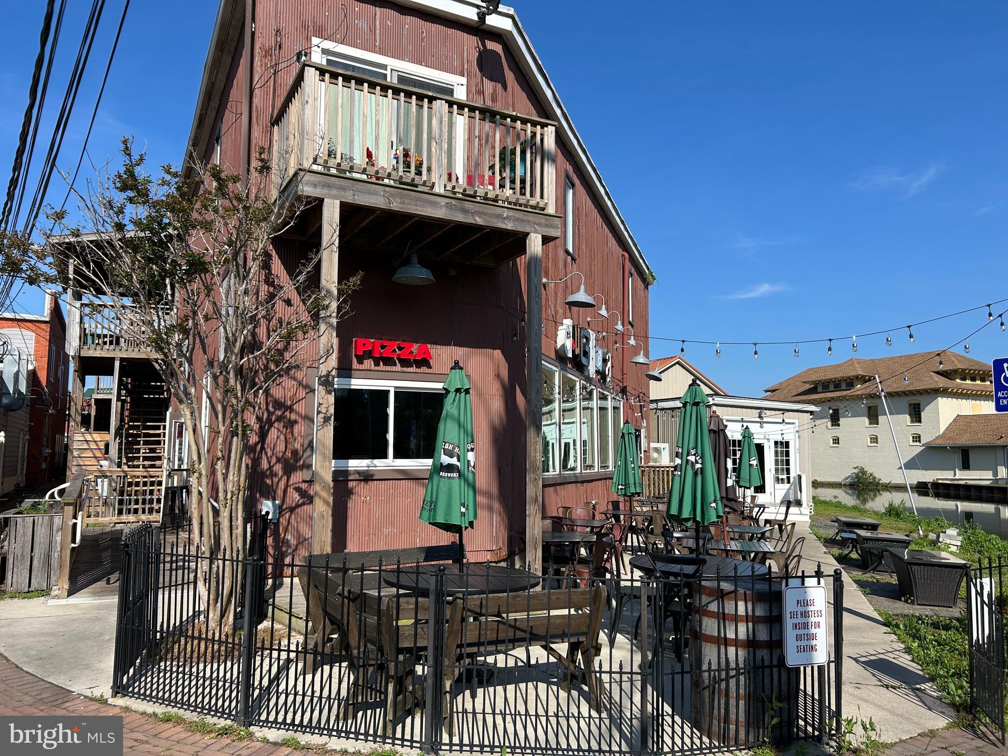CHARLES COURT - Residential