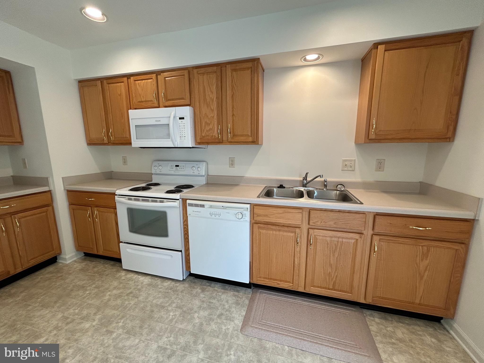 CHARLES COURT - Residential