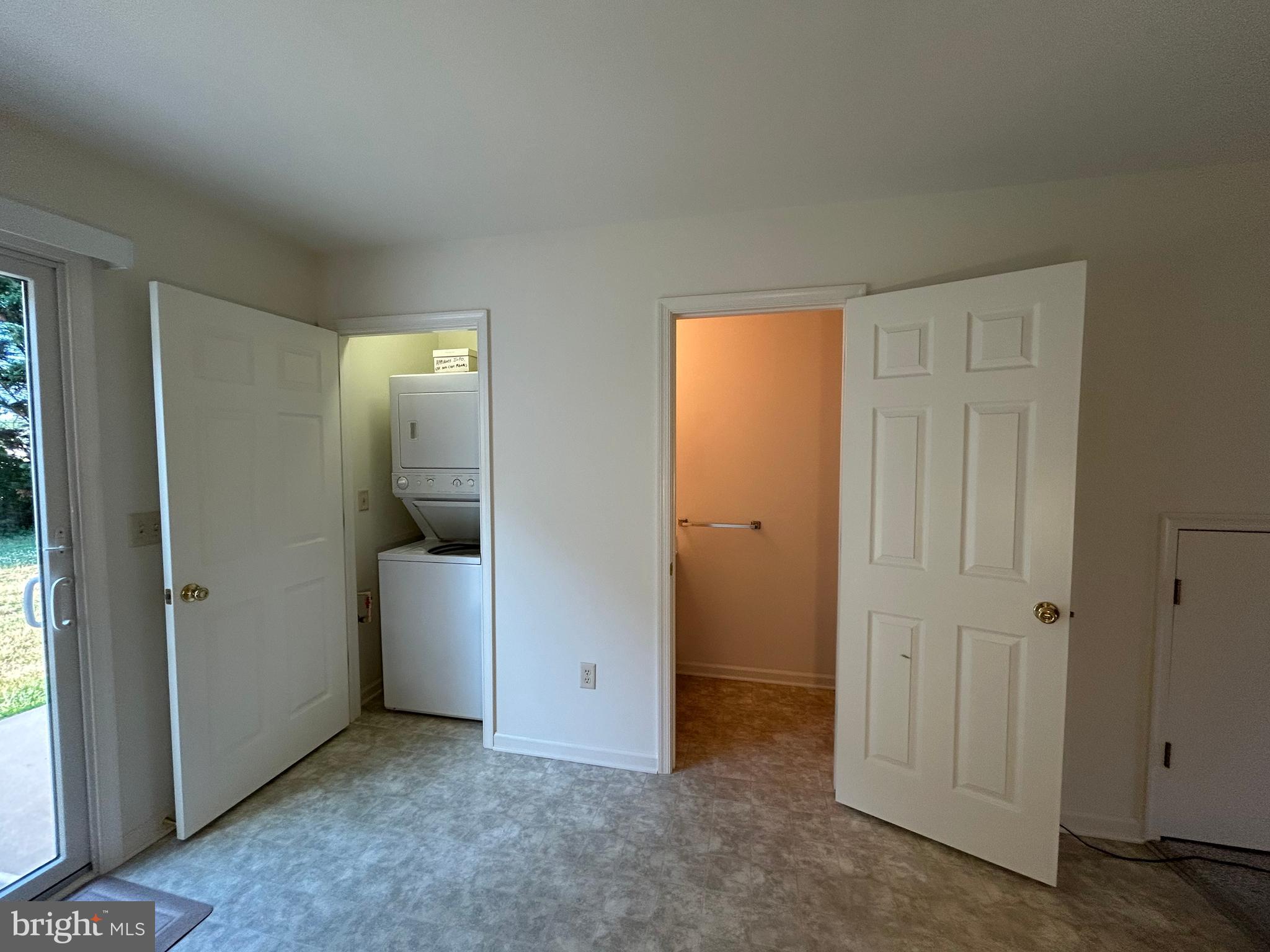 CHARLES COURT - Residential