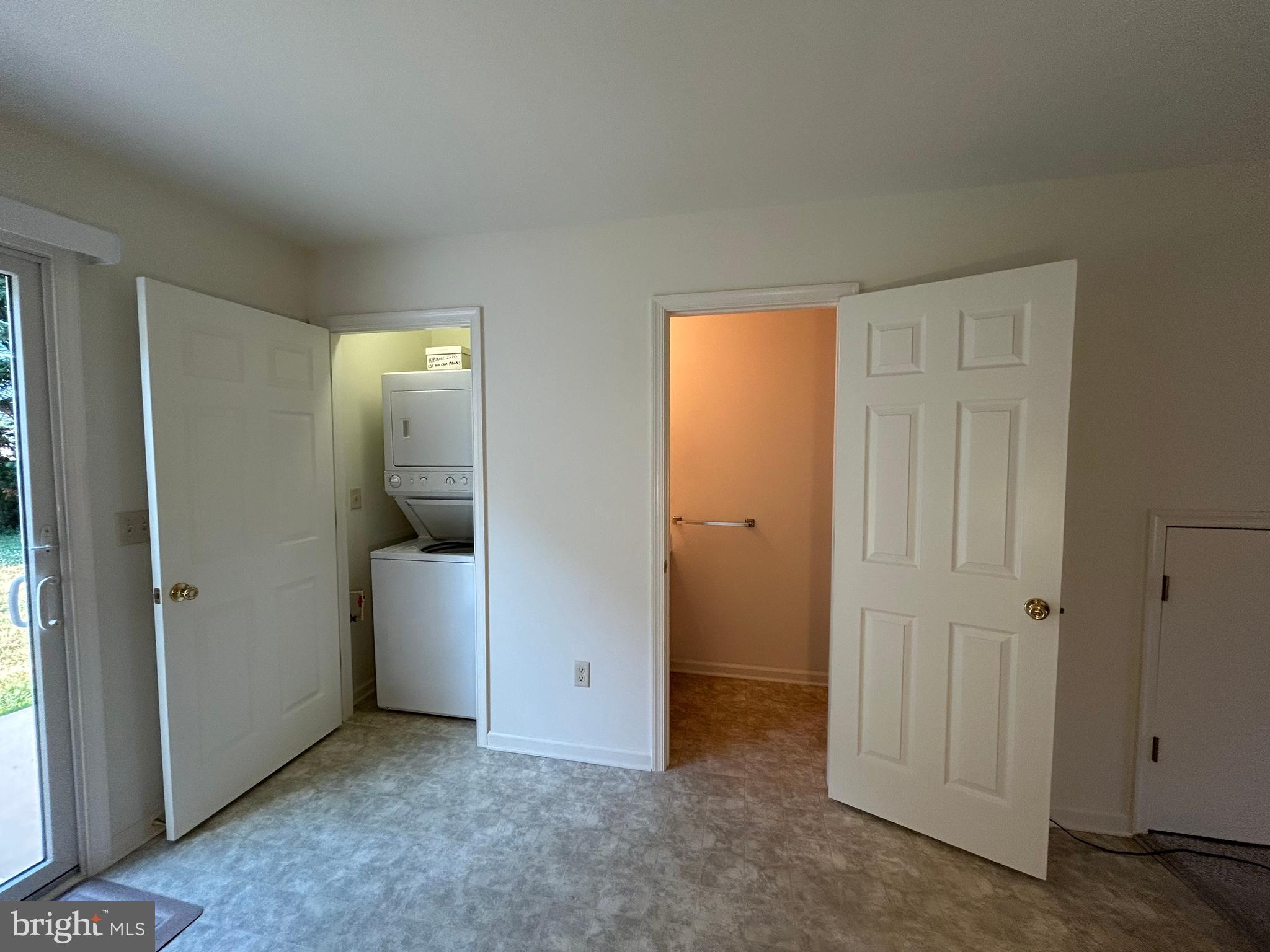 CHARLES COURT - Residential