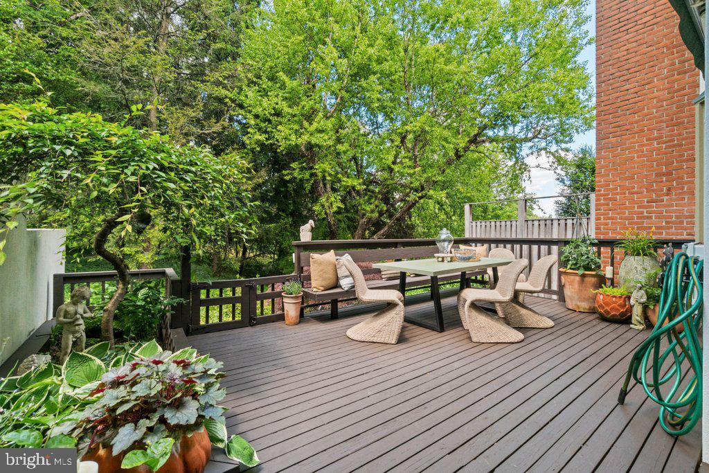 THORNTON WOOD - Residential