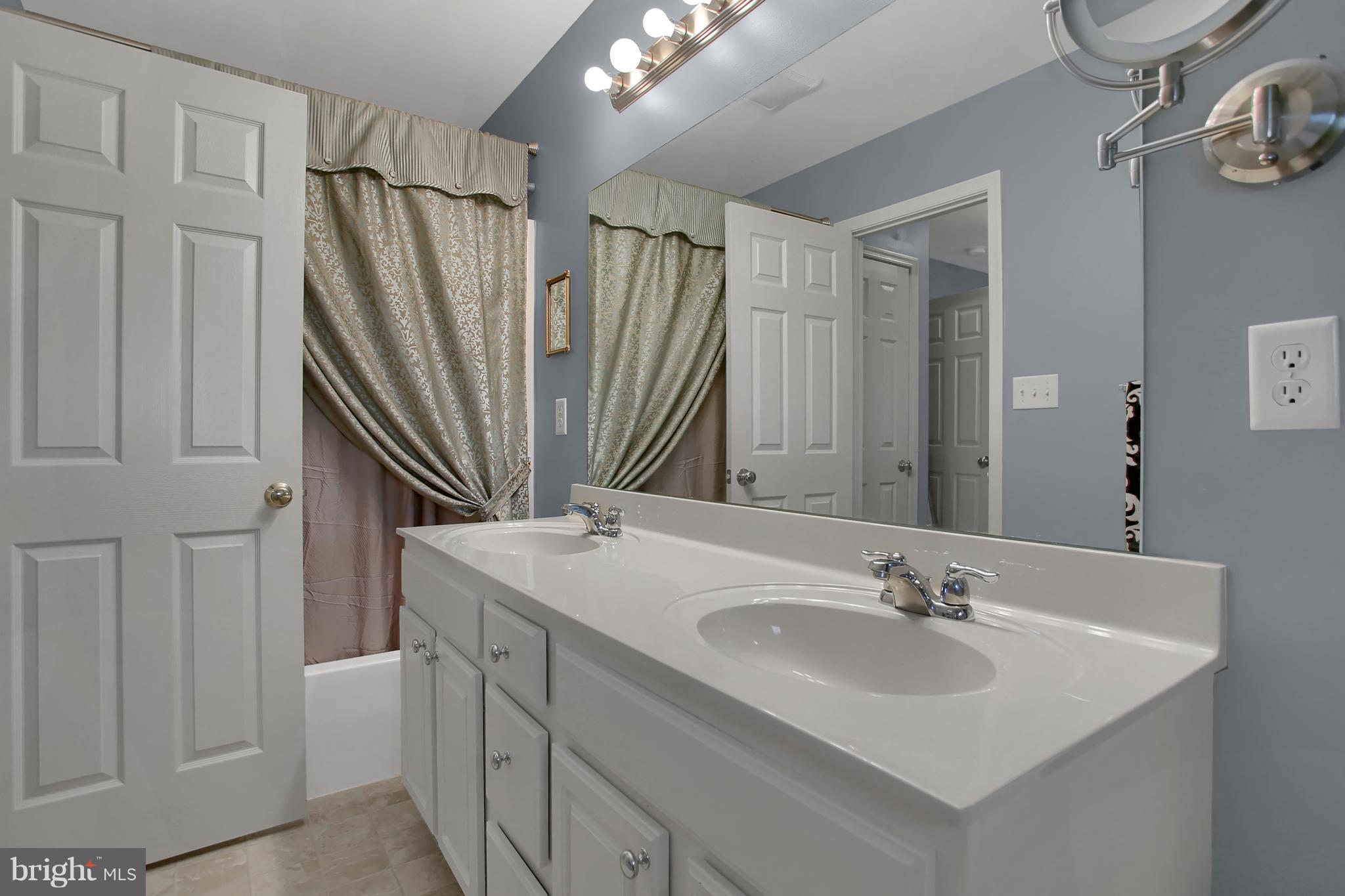 BUMBLE BEE HOLLOW - Residential