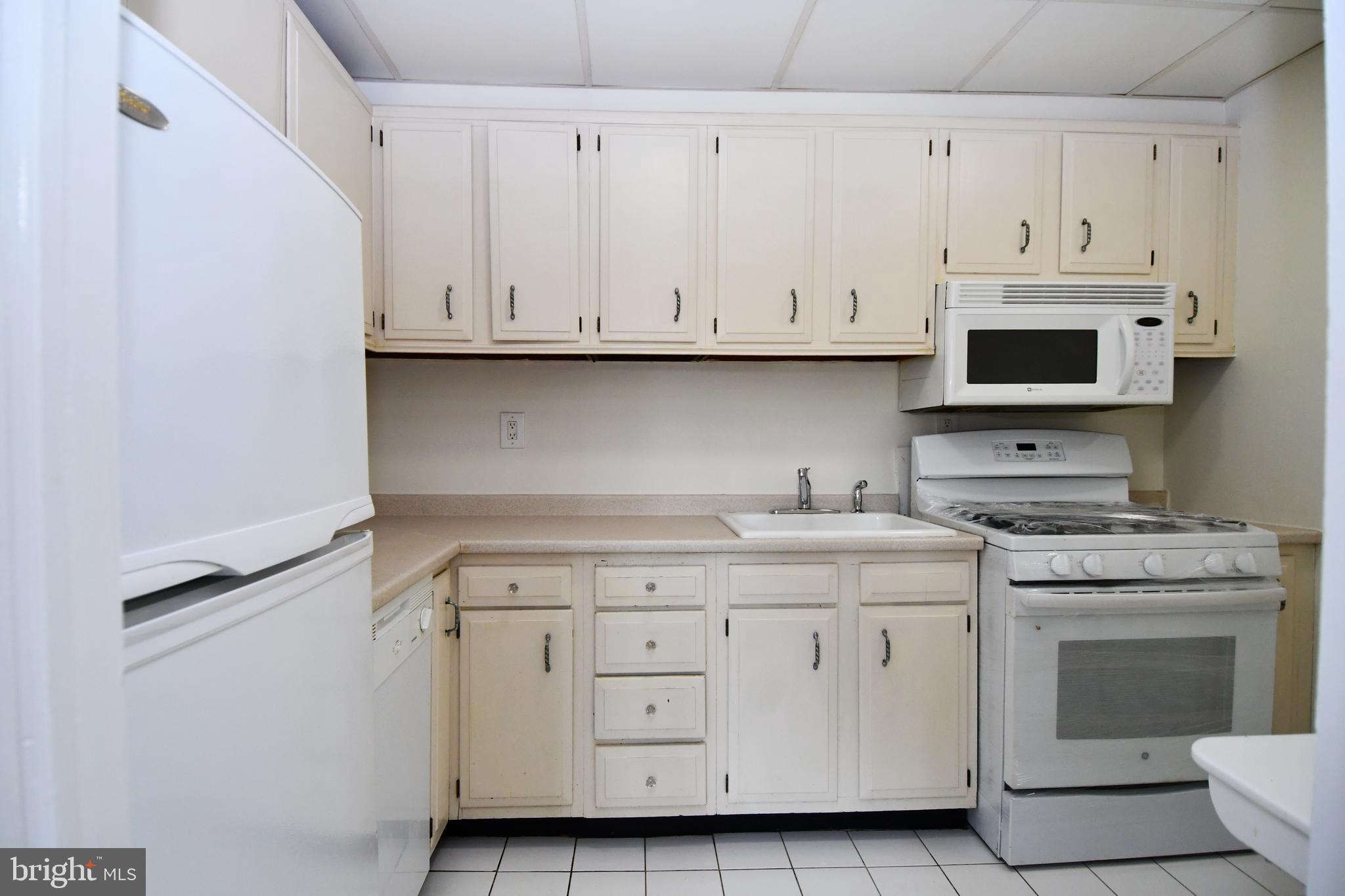 HUNTSMAN CONDO - Residential