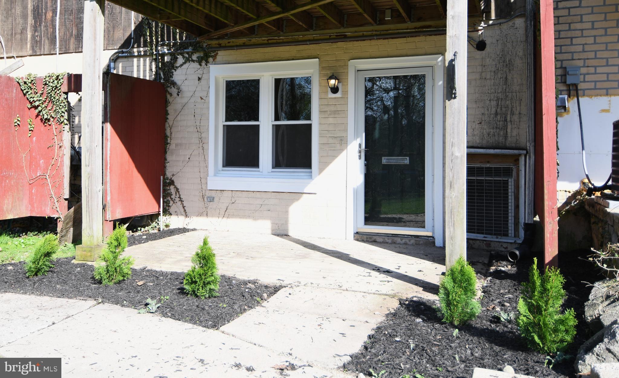 Estate sale sold as is. Brand new floor in the living room, freshly painted, This unit has 1 bedroom with hardwood flooring, LPV new flooring in the living room, Ceramic in Bathroom, new stove delivered Friday, freshly landscaped, professionally cleaned....move in ready!