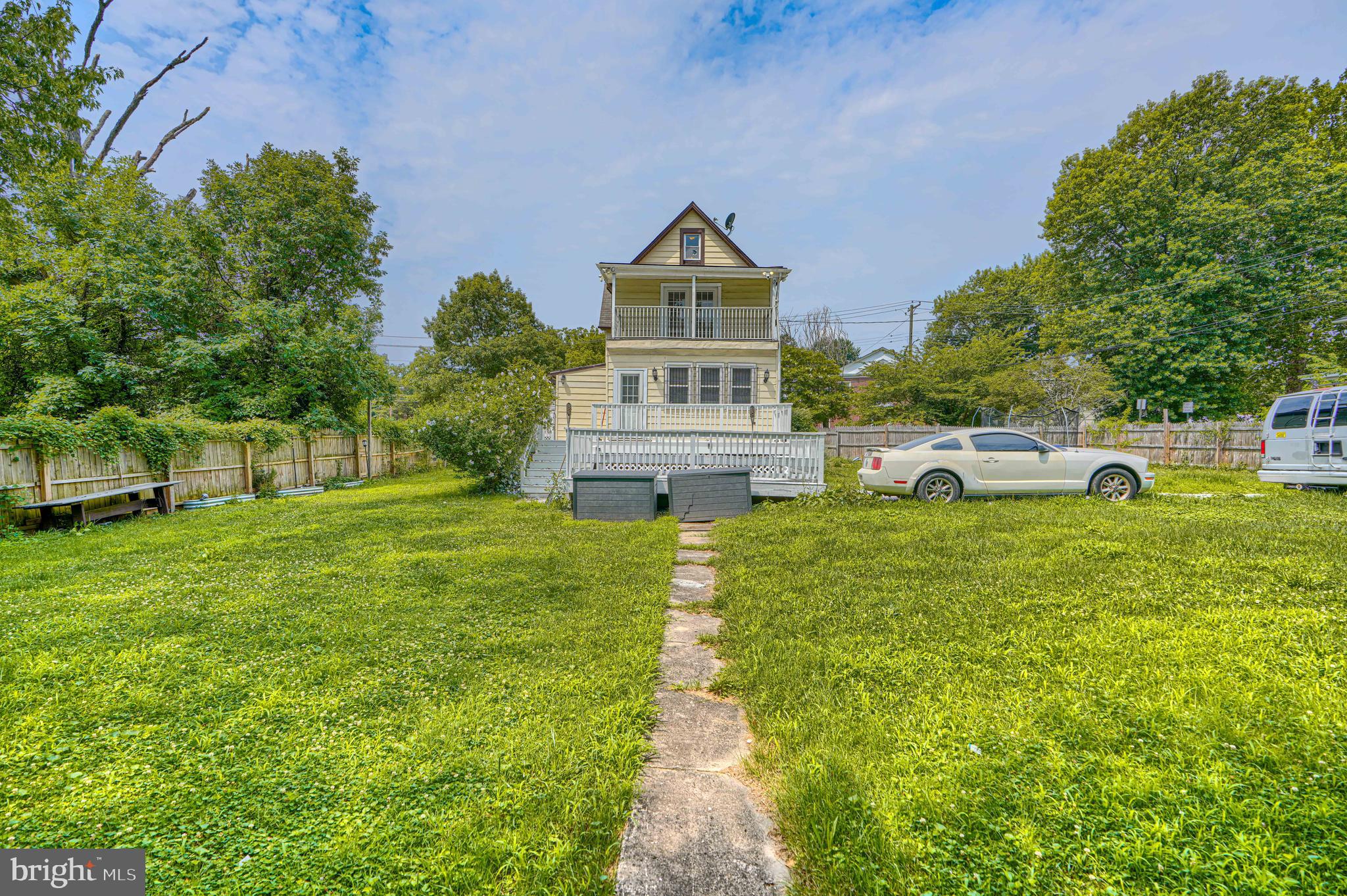 LAURAVILLE HISTORIC DISTRICT - Residential