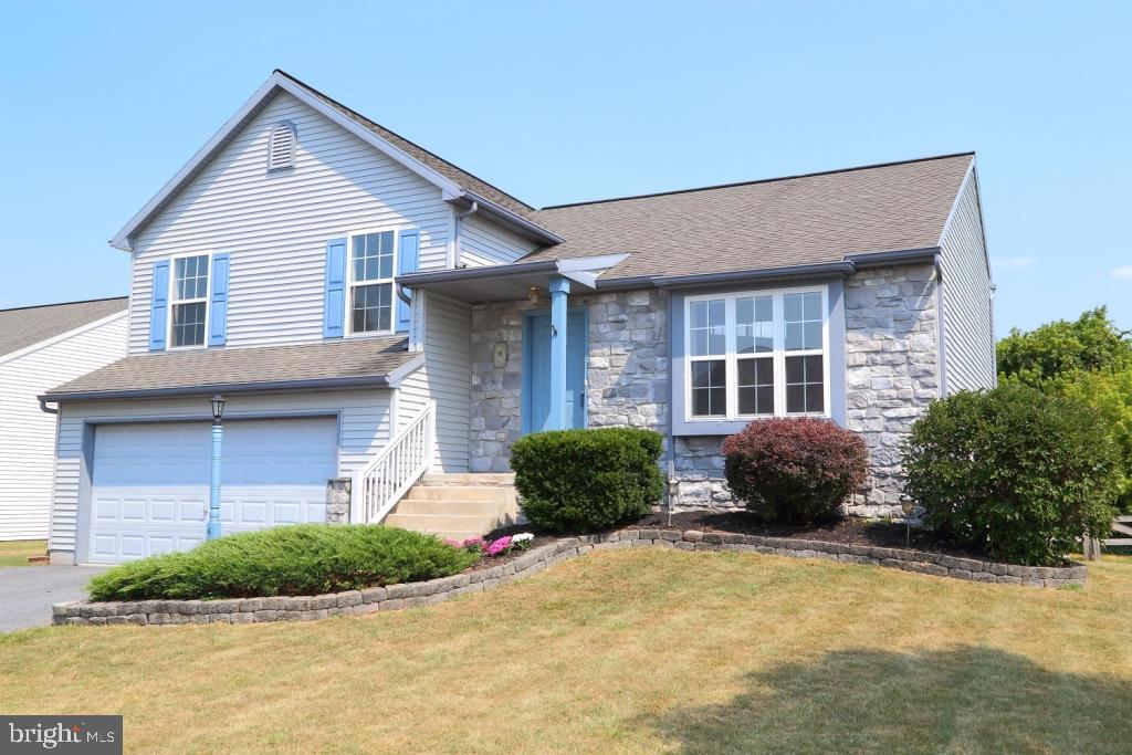 Lovely home that backs up to conservancy, no one will be able to build behind you but in great neighborhood.  All new carpet throughout, fresh paint throughout.  Nice deck, vaulted ceilings in family room with gas fireplace, natural gas heat and water.  Ready for you to move-in!