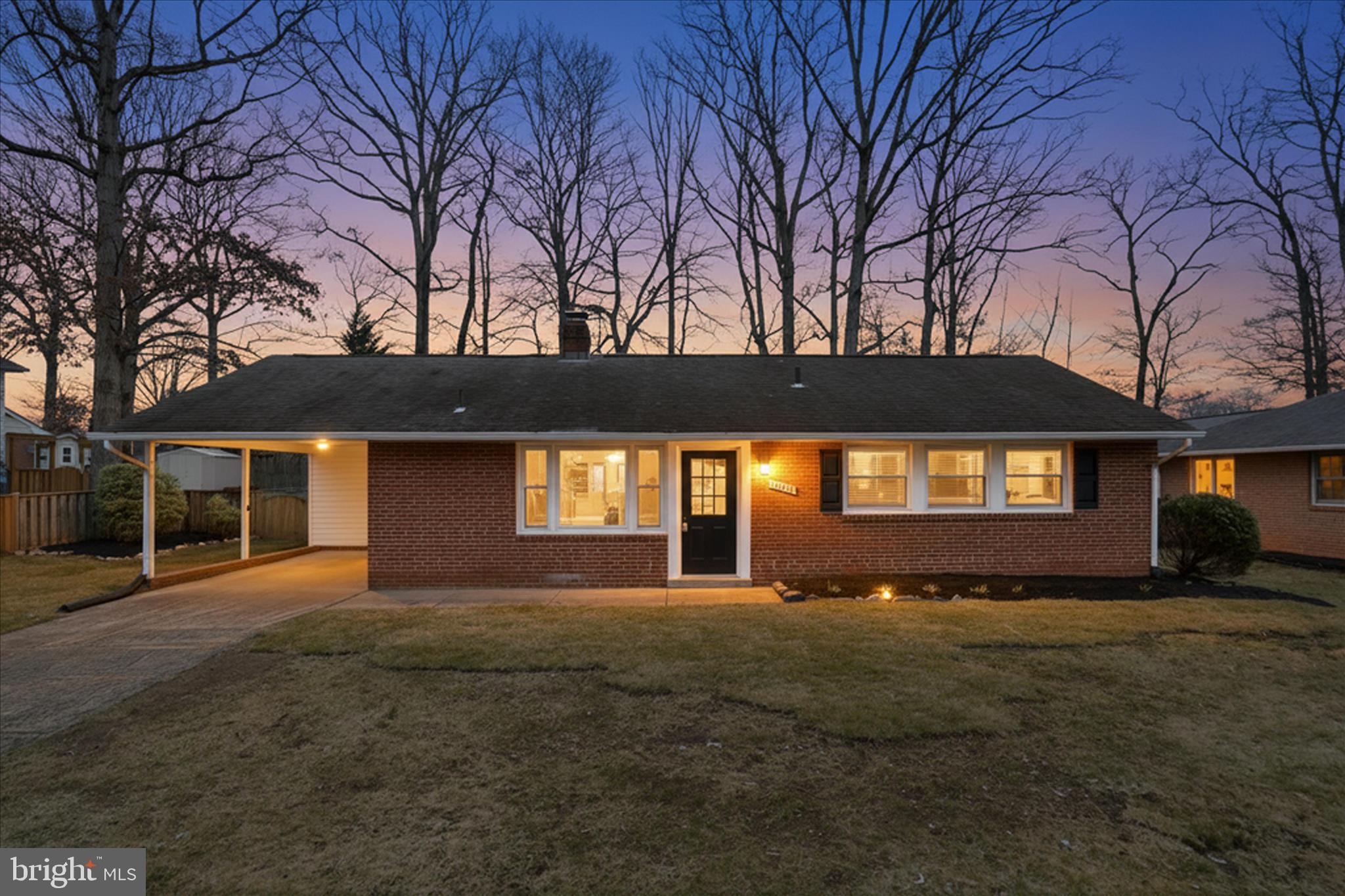 COUNTRY CLUB MANOR - Residential