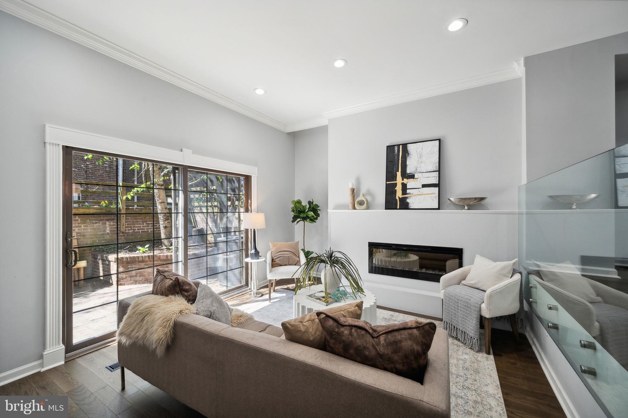 SOCIETY HILL - Residential