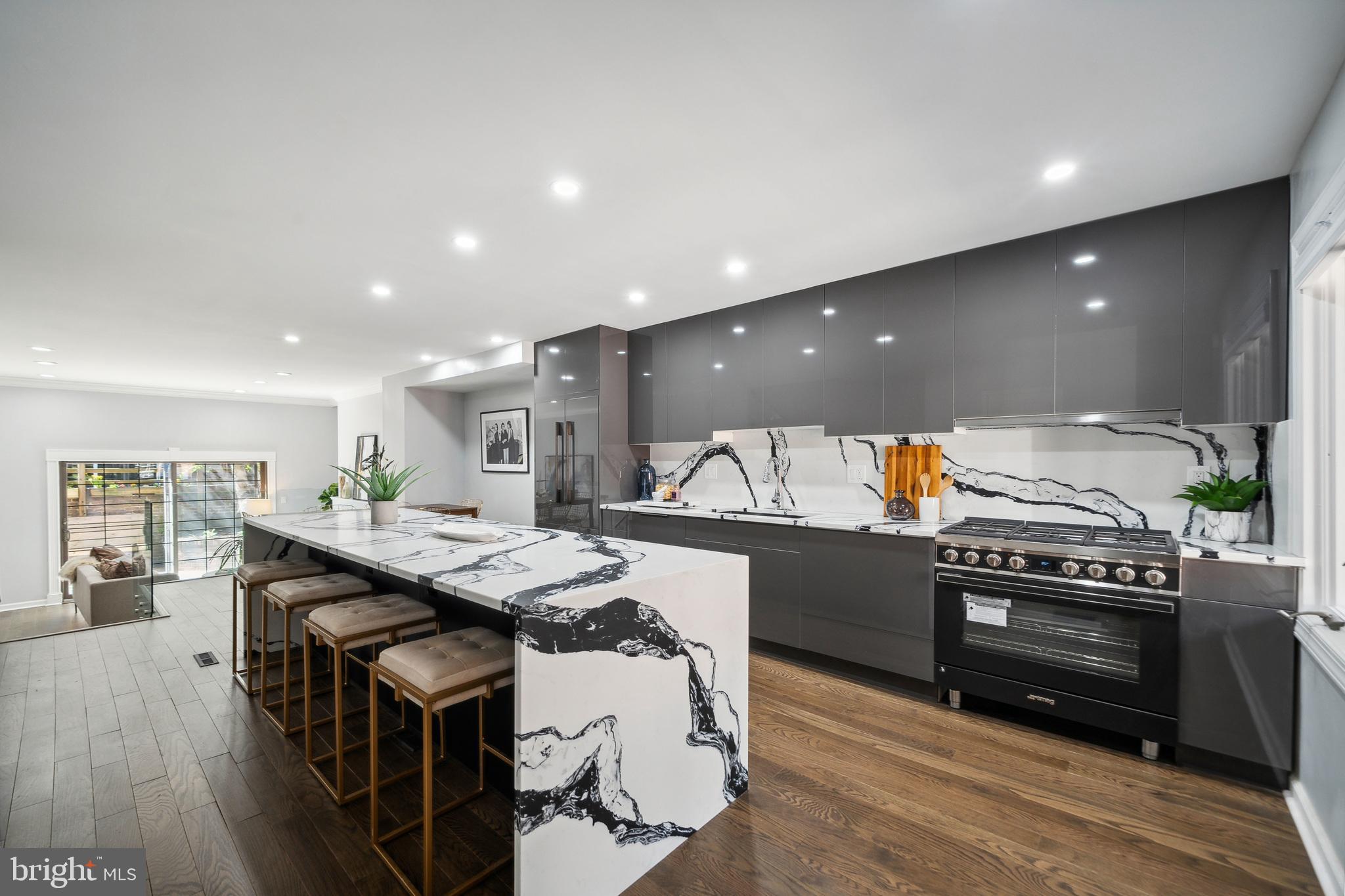 SOCIETY HILL - Residential
