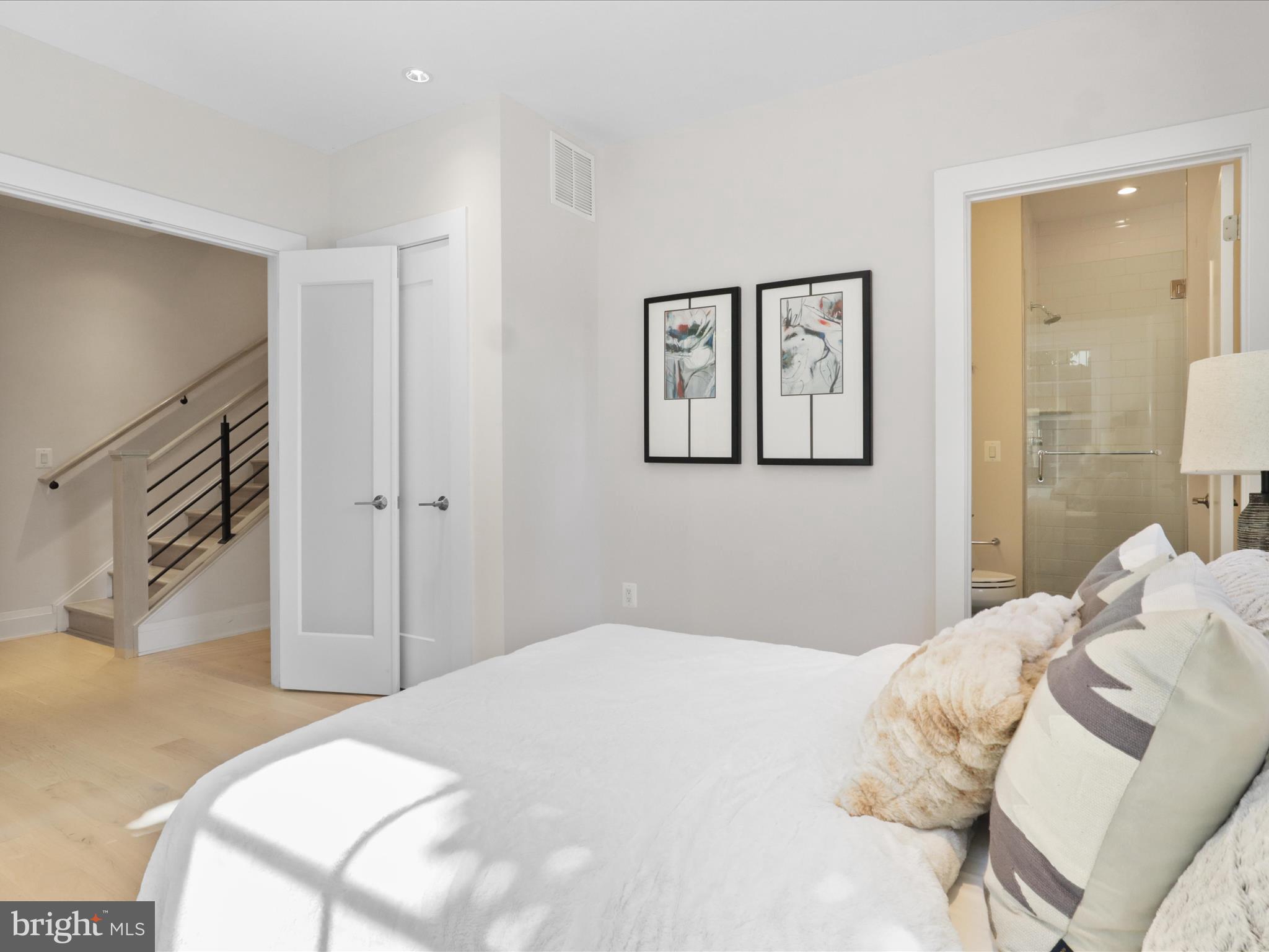 ROBINSON LANDING - Residential