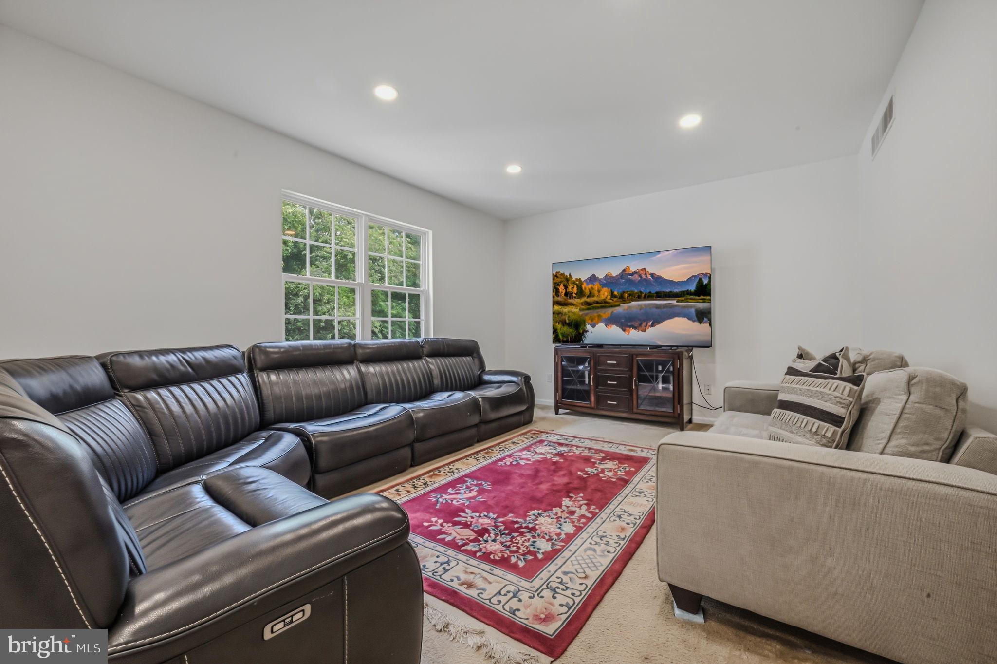 MALLARD POINTE - Residential