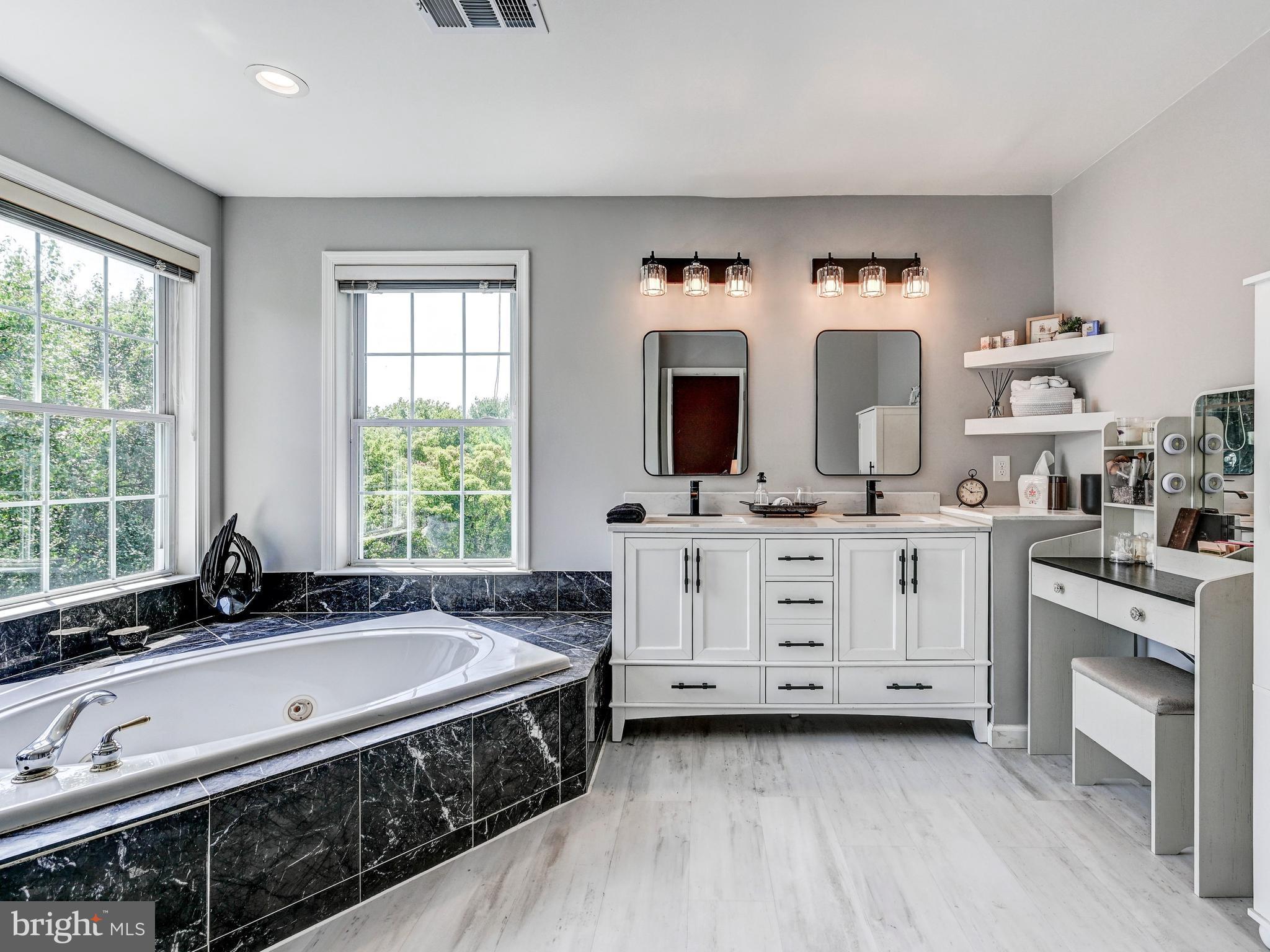 GREY ROCK VILLAS - Residential