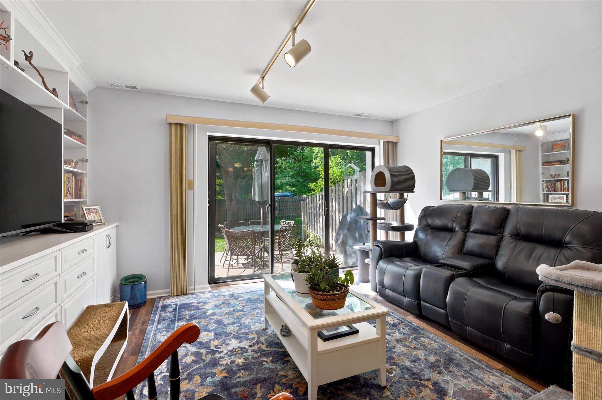 LANDMARK - Residential