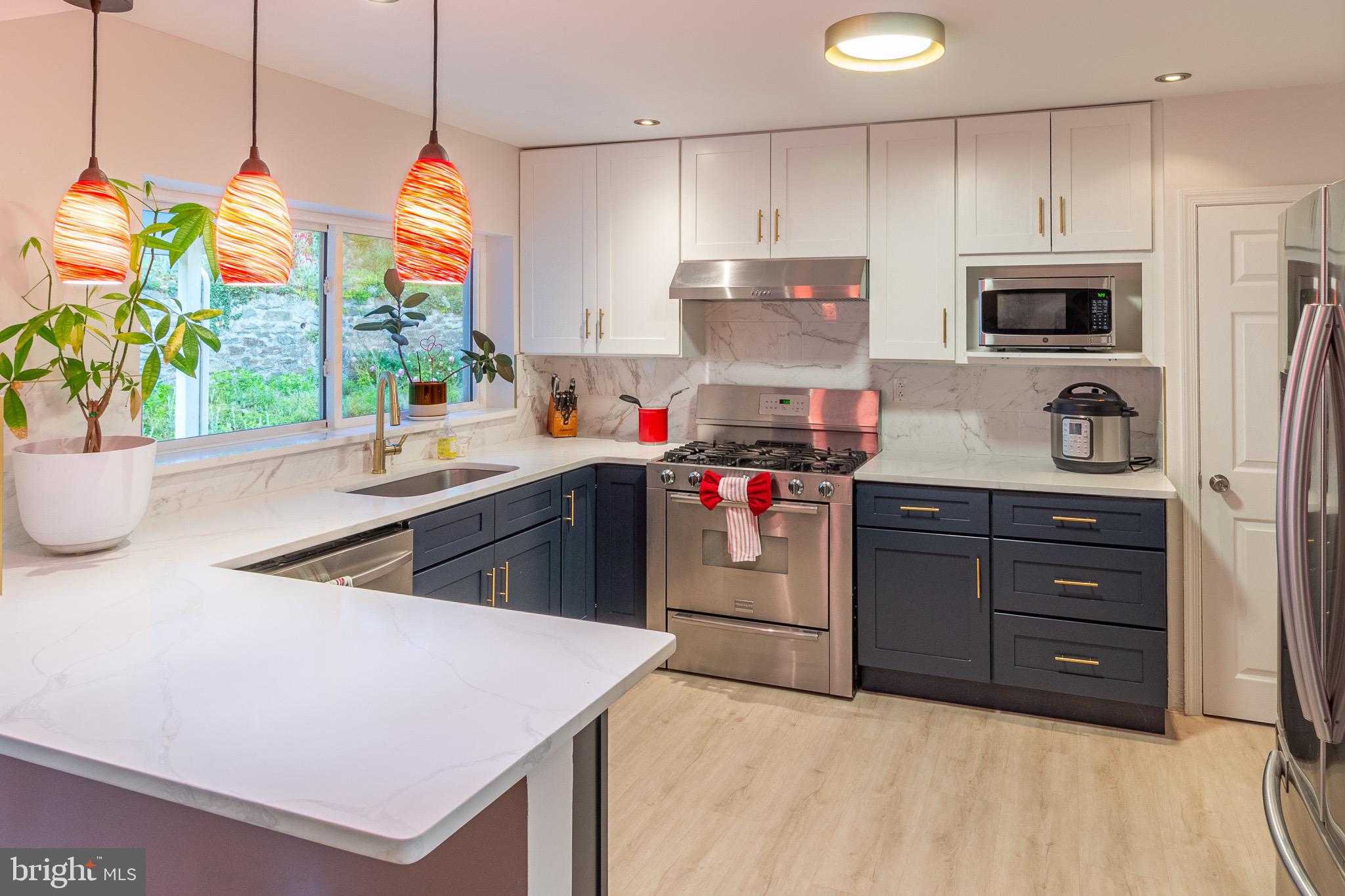 BRENTWOOD MANOR - Residential
