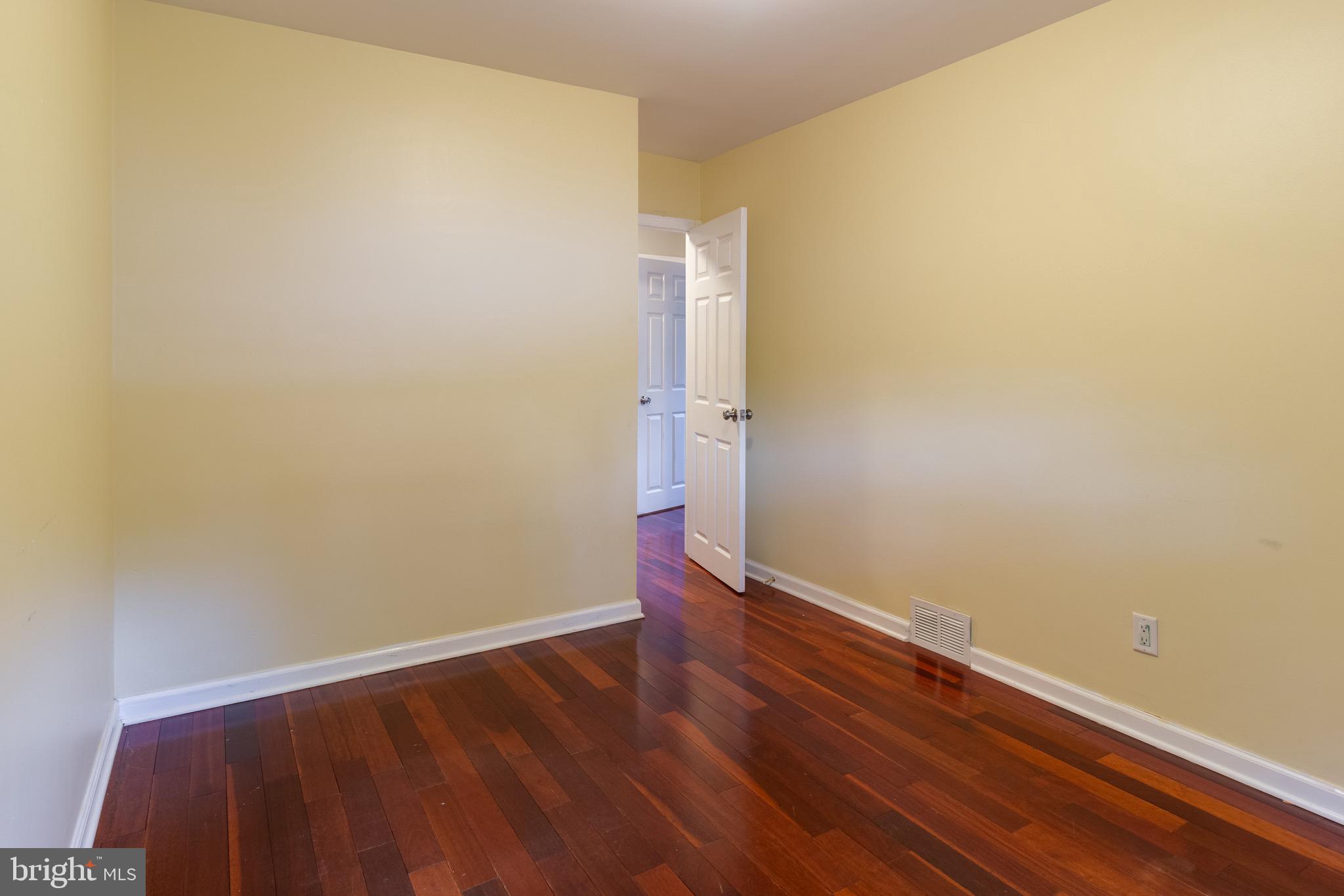 BRENTWOOD MANOR - Residential