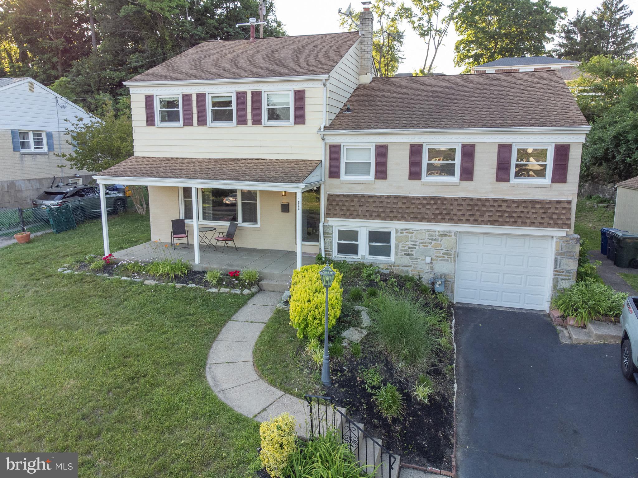 Welcome to 1588 Williams Rd, a spacious split-level home in Abington offering 6 bedrooms, 3.5 bathrooms, and the flexible living space today’s buyers are looking for. The recently updated kitchen provides a fresh, functional space for everyday meals and gatherings, while the finished basement adds even more room for recreation, storage, a home office, guest space, or extended living needs. With multiple bedrooms and bathrooms across the home, this property is well suited for a growing household, multi-generational living, or anyone who simply needs more space. Located on a quiet residential street near shopping, dining, parks, schools, and major routes, this home offers comfort, convenience, and room to grow. Join us for the open house this Sunday from 1:00–3:00 PM.