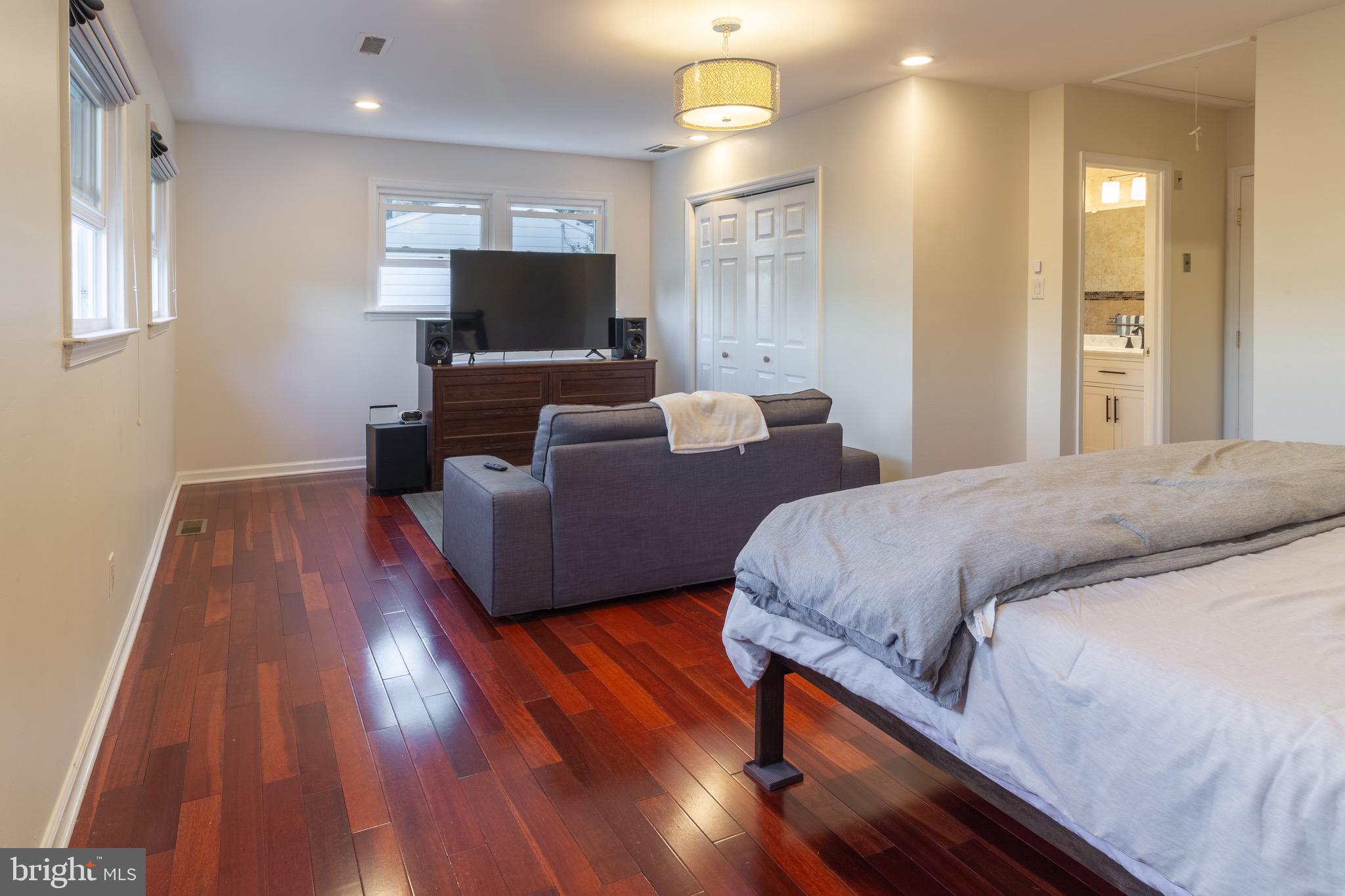 BRENTWOOD MANOR - Residential