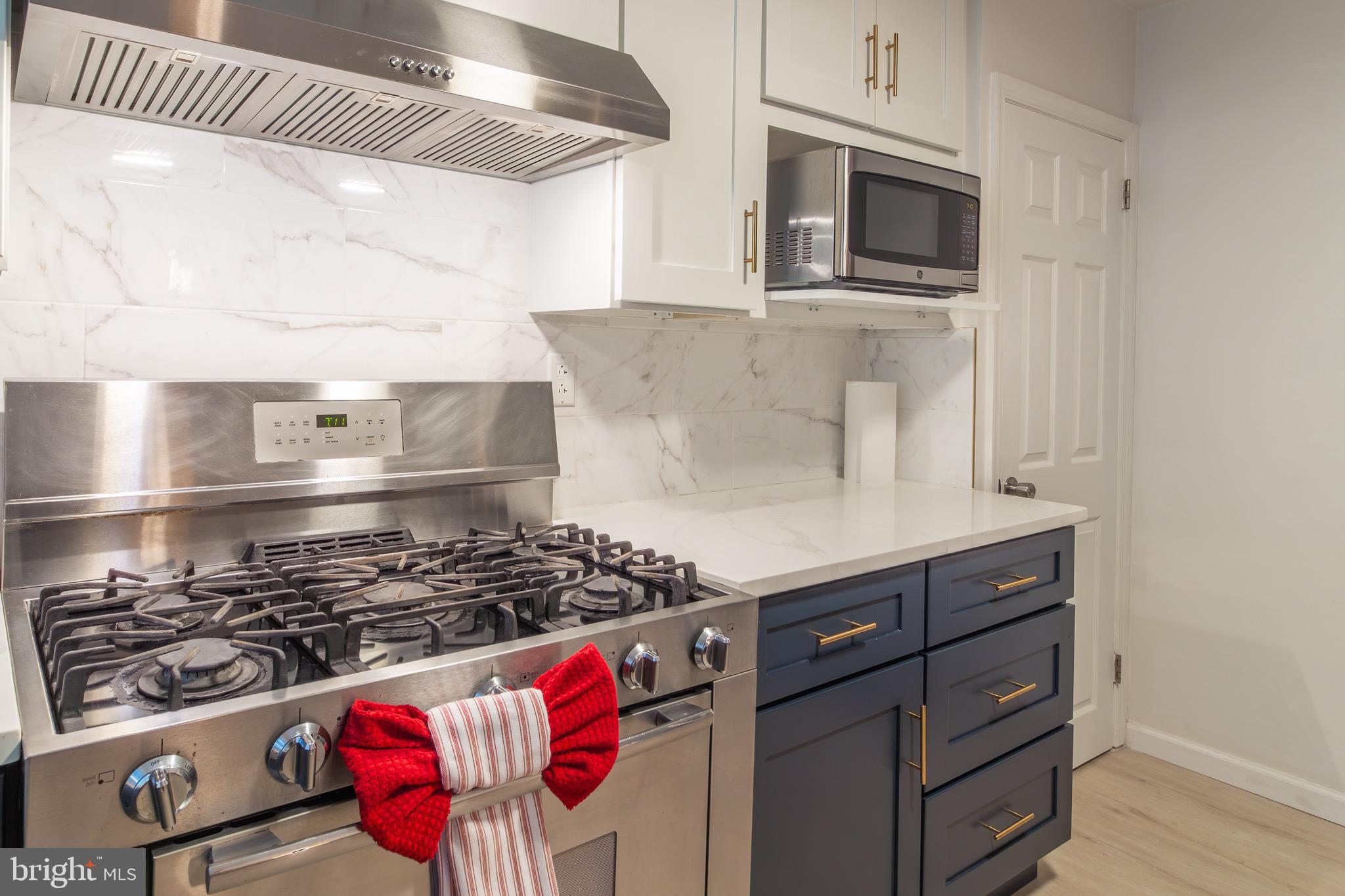 BRENTWOOD MANOR - Residential