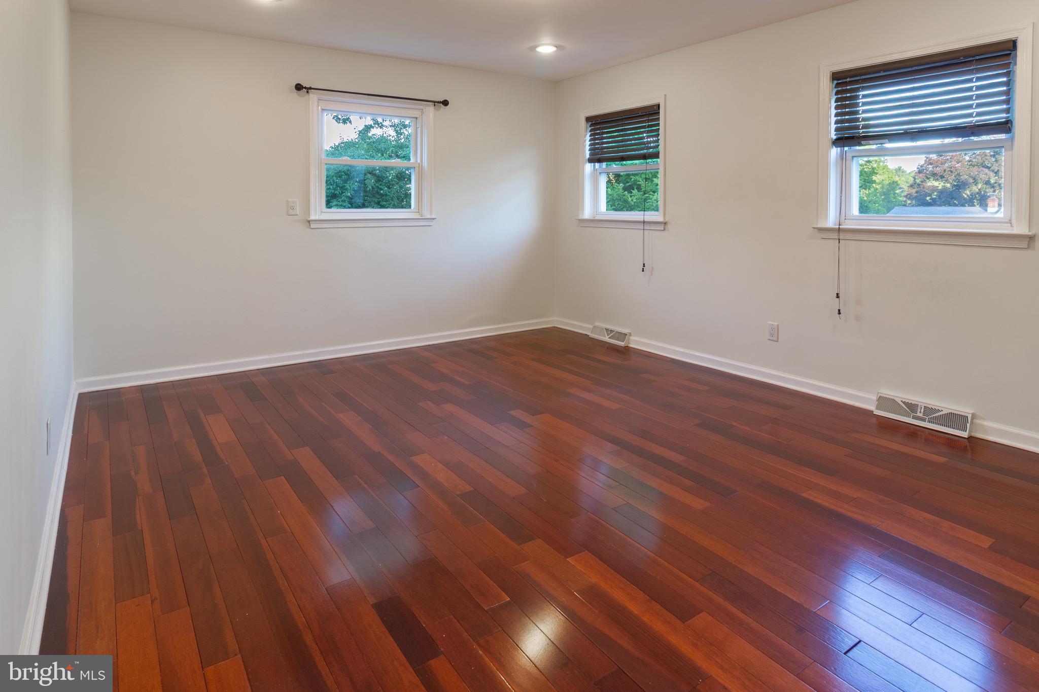 BRENTWOOD MANOR - Residential