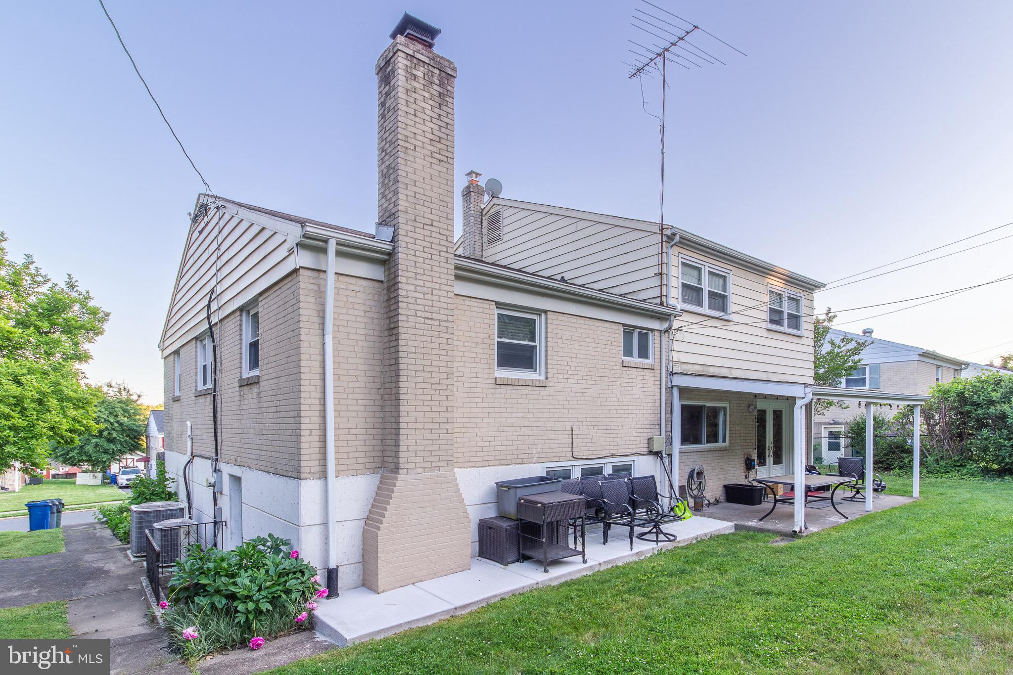 BRENTWOOD MANOR - Residential