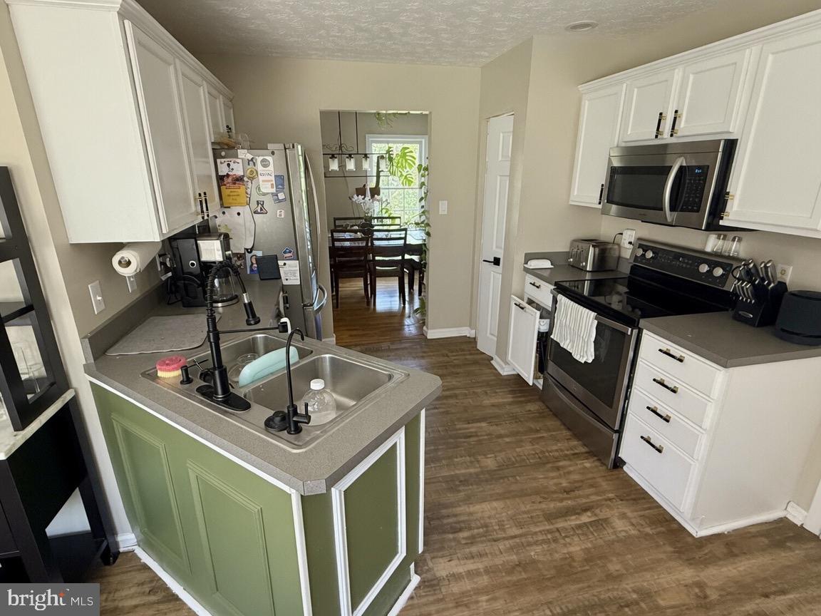 LAKESIDE ESTATES - Residential