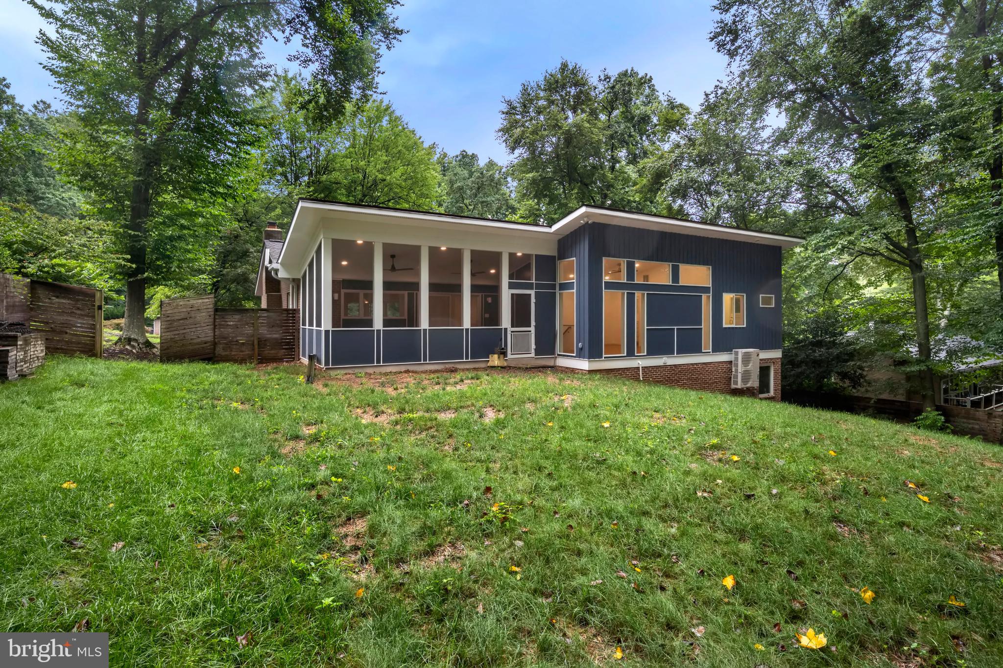 CARDEROCK SPRINGS - Residential