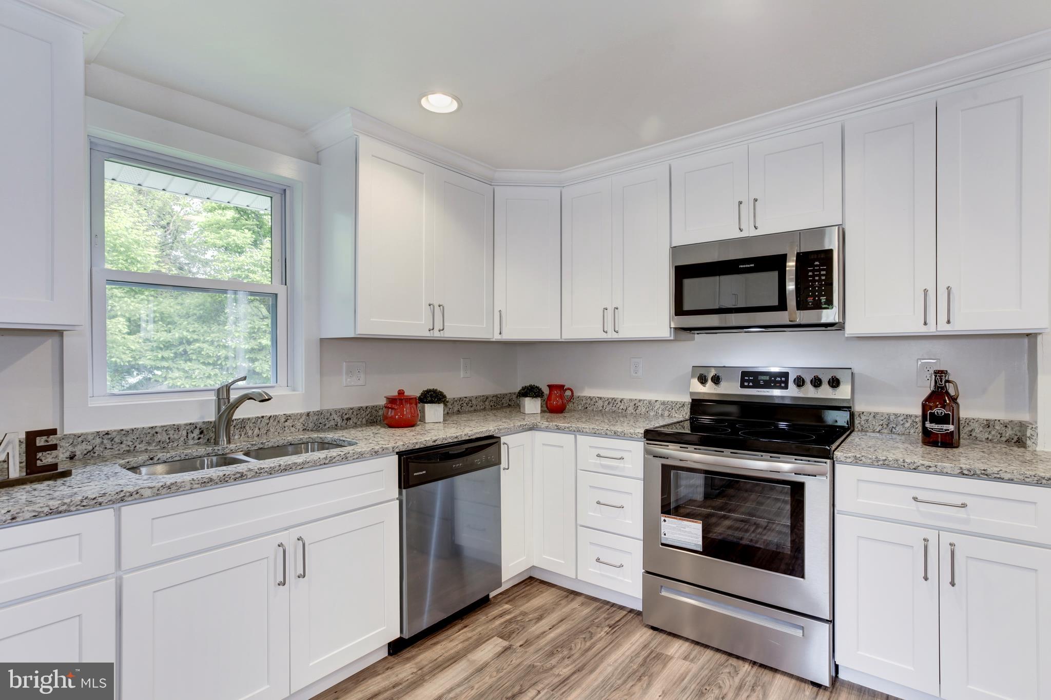 MT RAINIER- RHODE ISL AV - Residential
