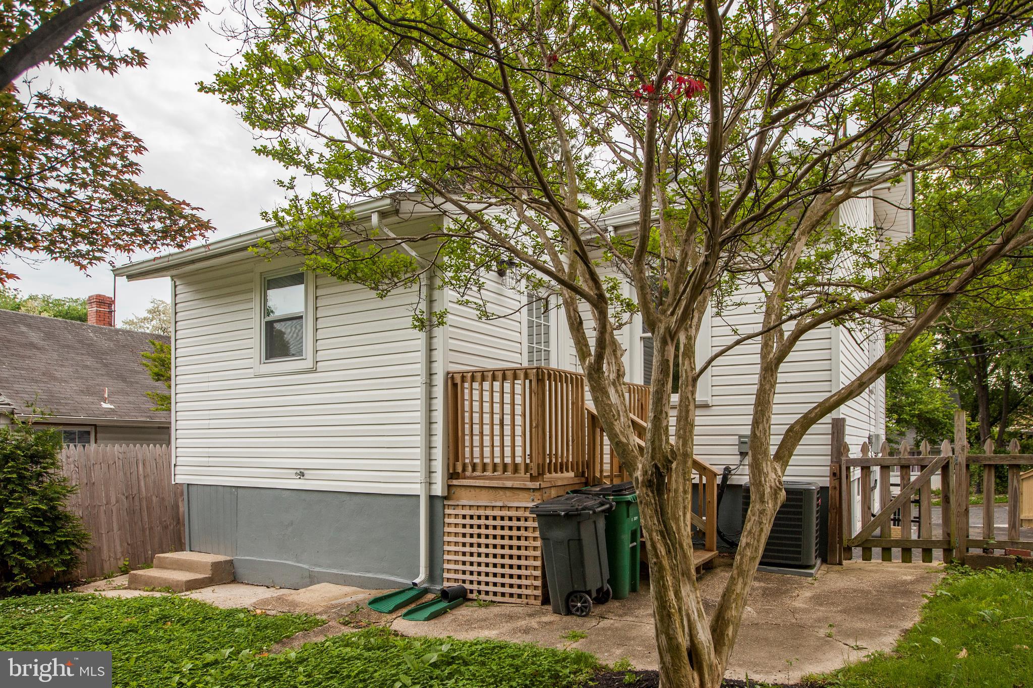 MT RAINIER- RHODE ISL AV - Residential