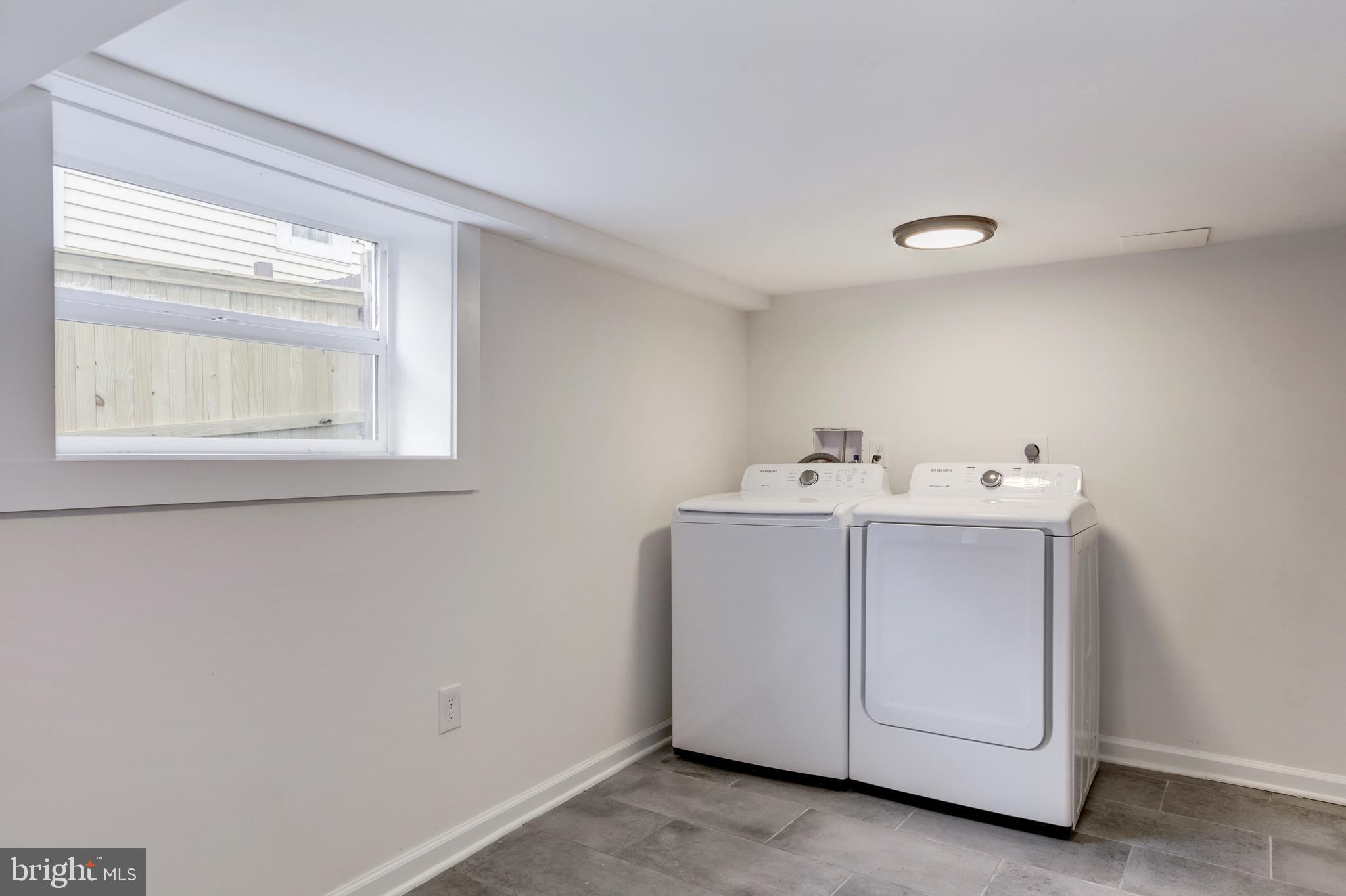 MT RAINIER- RHODE ISL AV - Residential