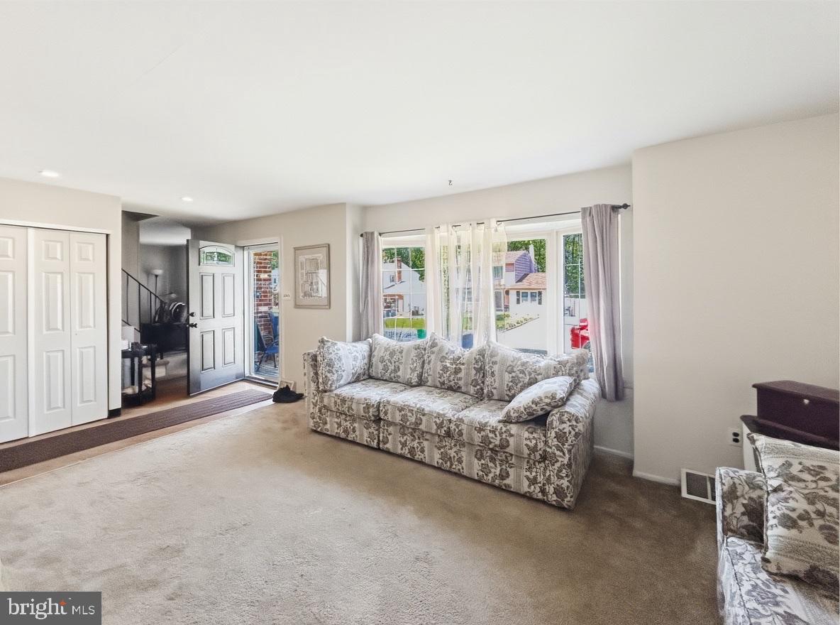 EDGEBROOKE - Residential