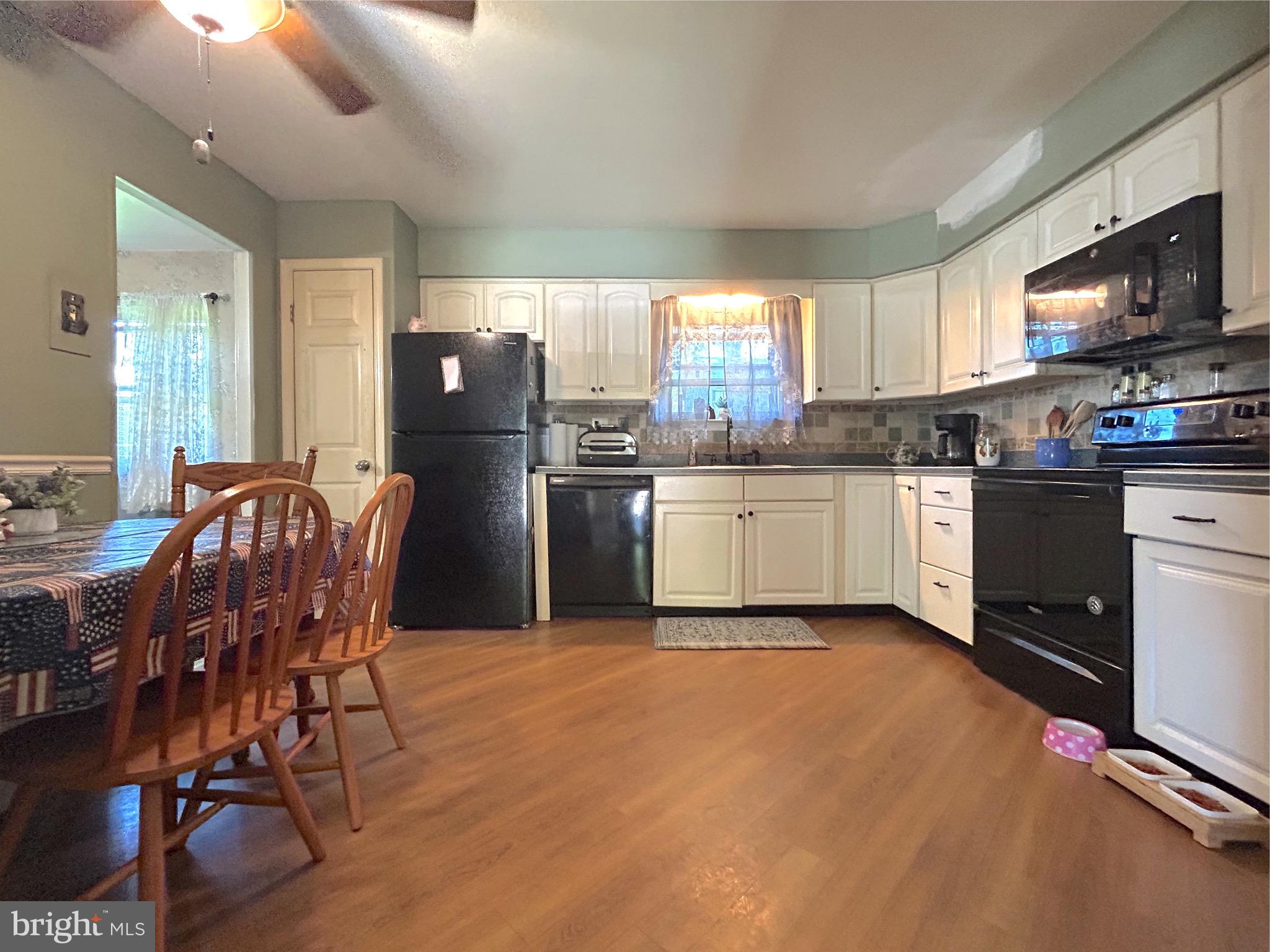 EDGEBROOKE - Residential