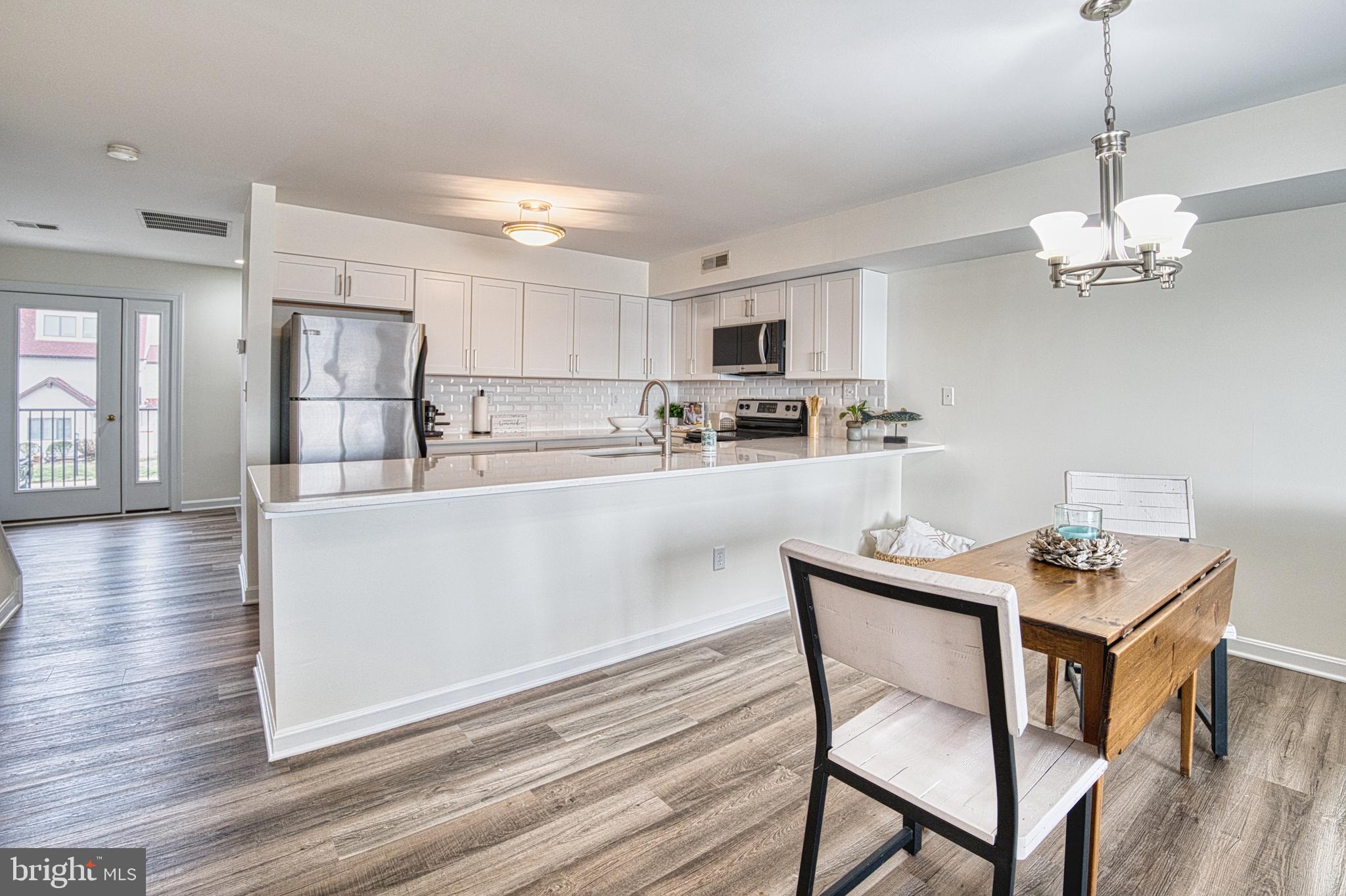 QUEENS LANDING - Residential