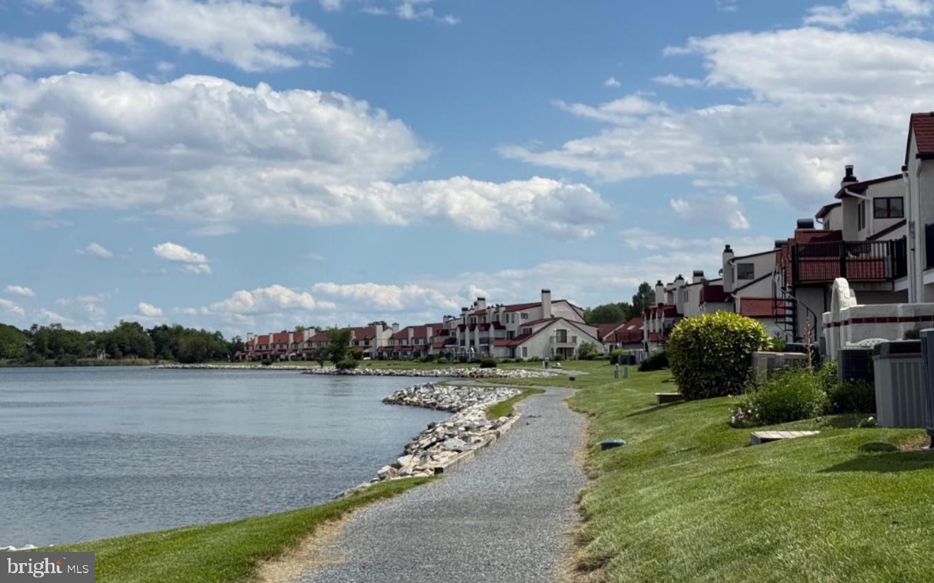QUEENS LANDING - Residential