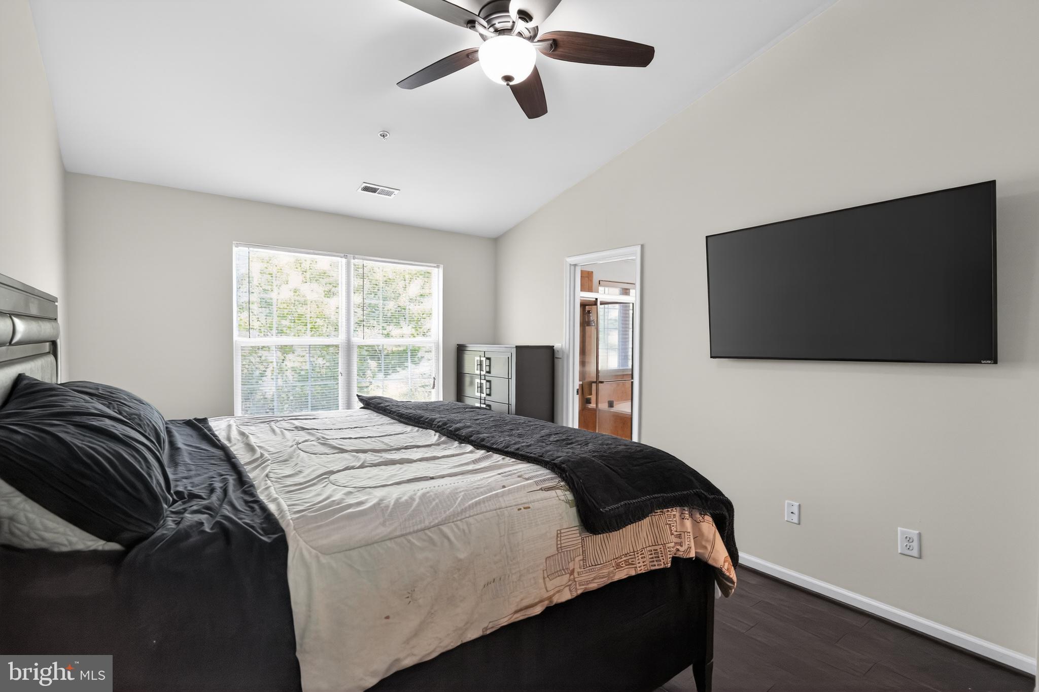 CHELSEA MANOR - Residential