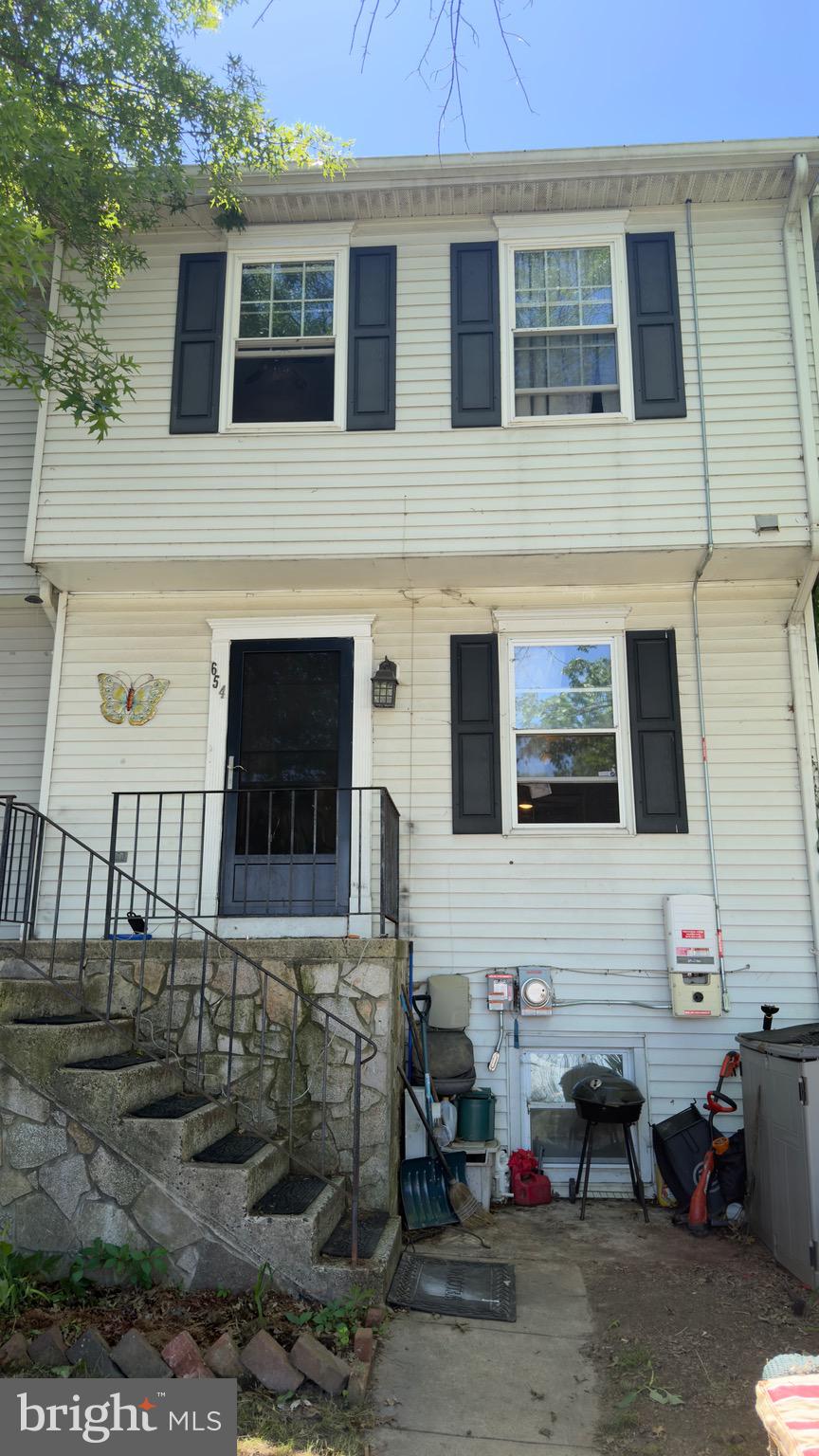 Great opportunity to own a row home at a GREAT PRICE!!! Newer HVAC, water tank and updated kitchen.
The basement has an addition room that can be an office or den and is currently being used as a fifth bedroom.The home is in need of some TLC. Excellent investment! Property to be sold "as is"
