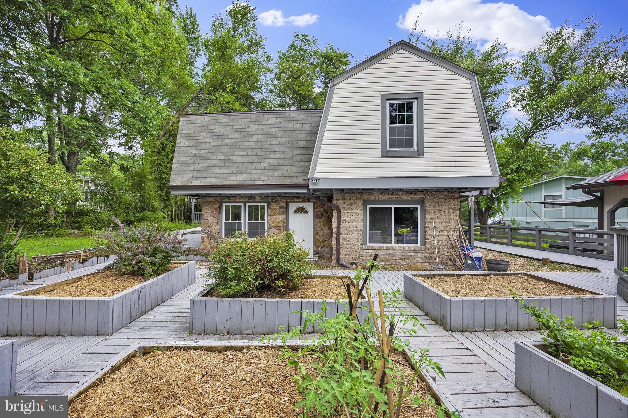 HALCYON OF HERNDON - Residential