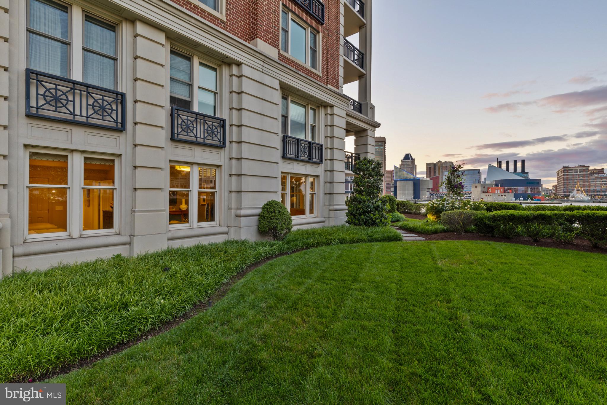 THE RITZ-CARLTON RESIDENCES - Residential