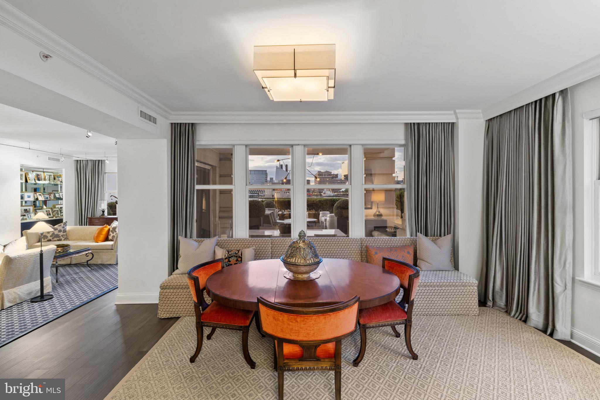 THE RITZ-CARLTON RESIDENCES - Residential