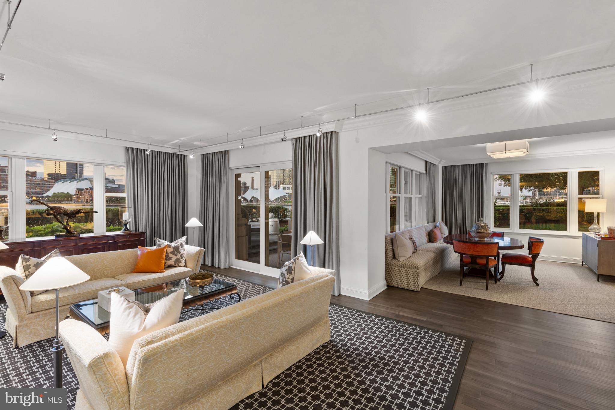 THE RITZ-CARLTON RESIDENCES - Residential