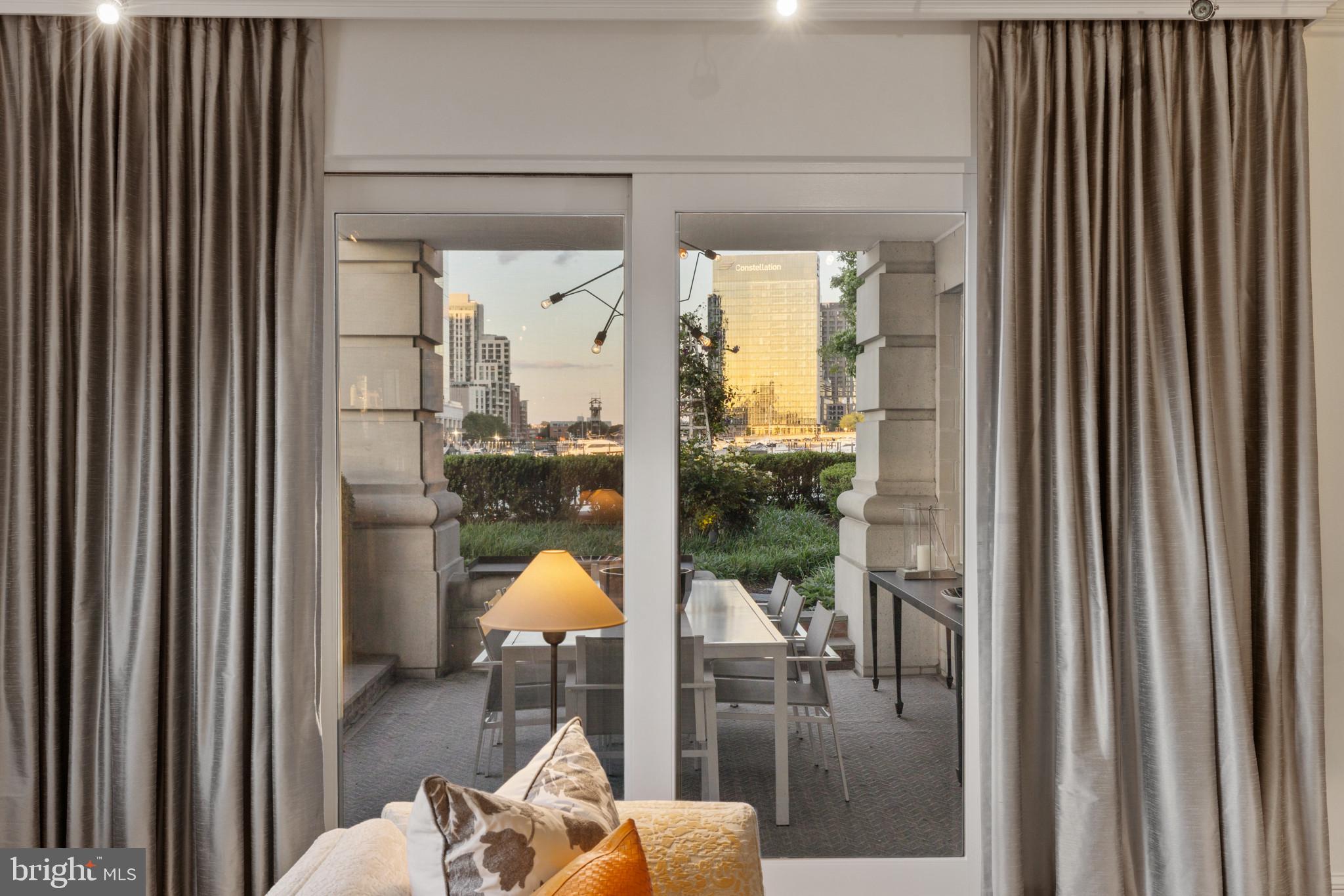 THE RITZ-CARLTON RESIDENCES - Residential